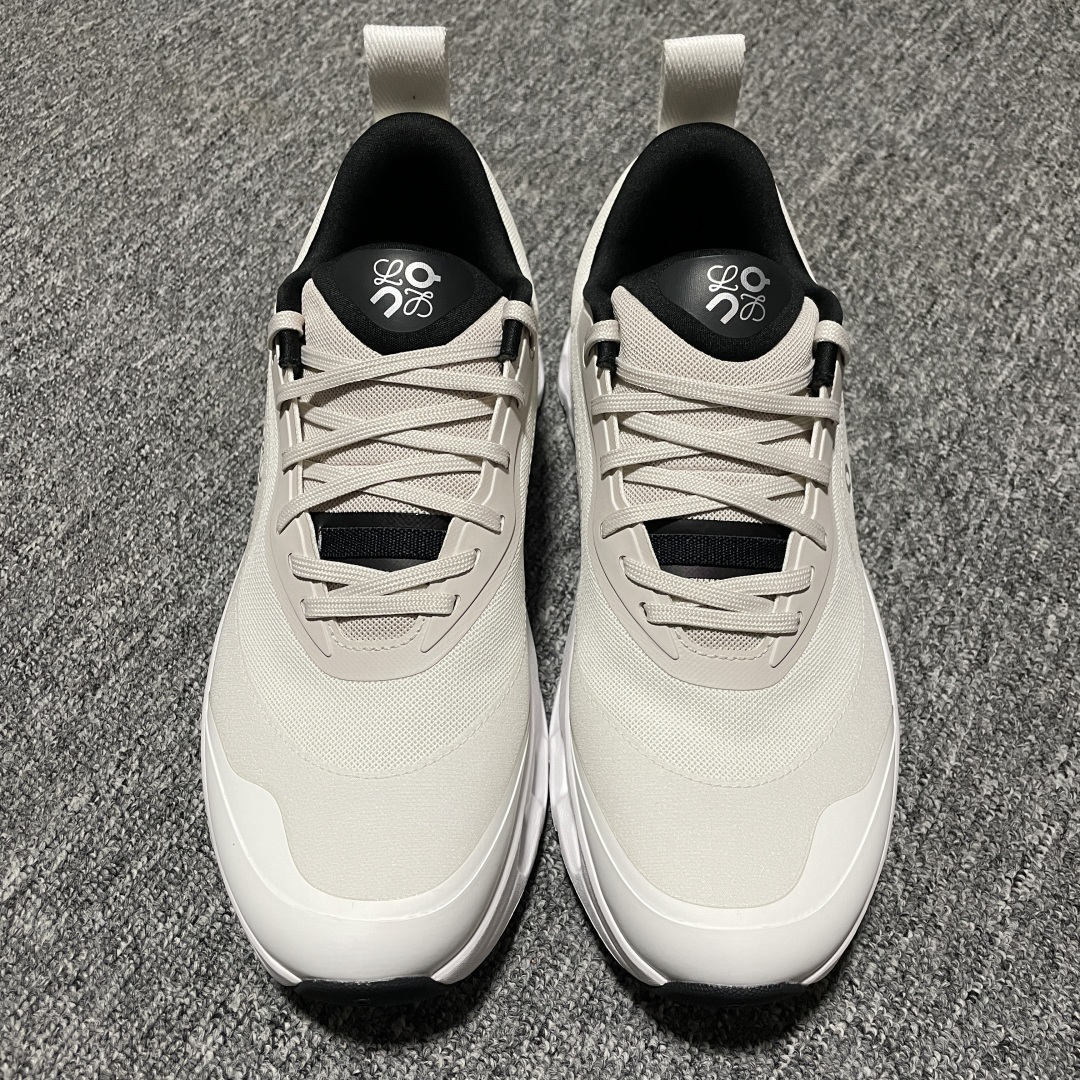 纯原版 Loewe x ON 罗意威昂跑联名 Cloudtilt 2.0 系列 3ME10692979 市售最高品质出货 全系列配色均原鞋购入开发打造 全新独立私模 高端零售 外贸平台充正品质 独家定制全套包装 内含防尘袋一个 注意：售后需完整退回 尺码：36 36.5 37 38 38.5 39 40 40.5 41 42 42.5 43 44 44.5 45 46 男鞋先出 女鞋后续-选品中心