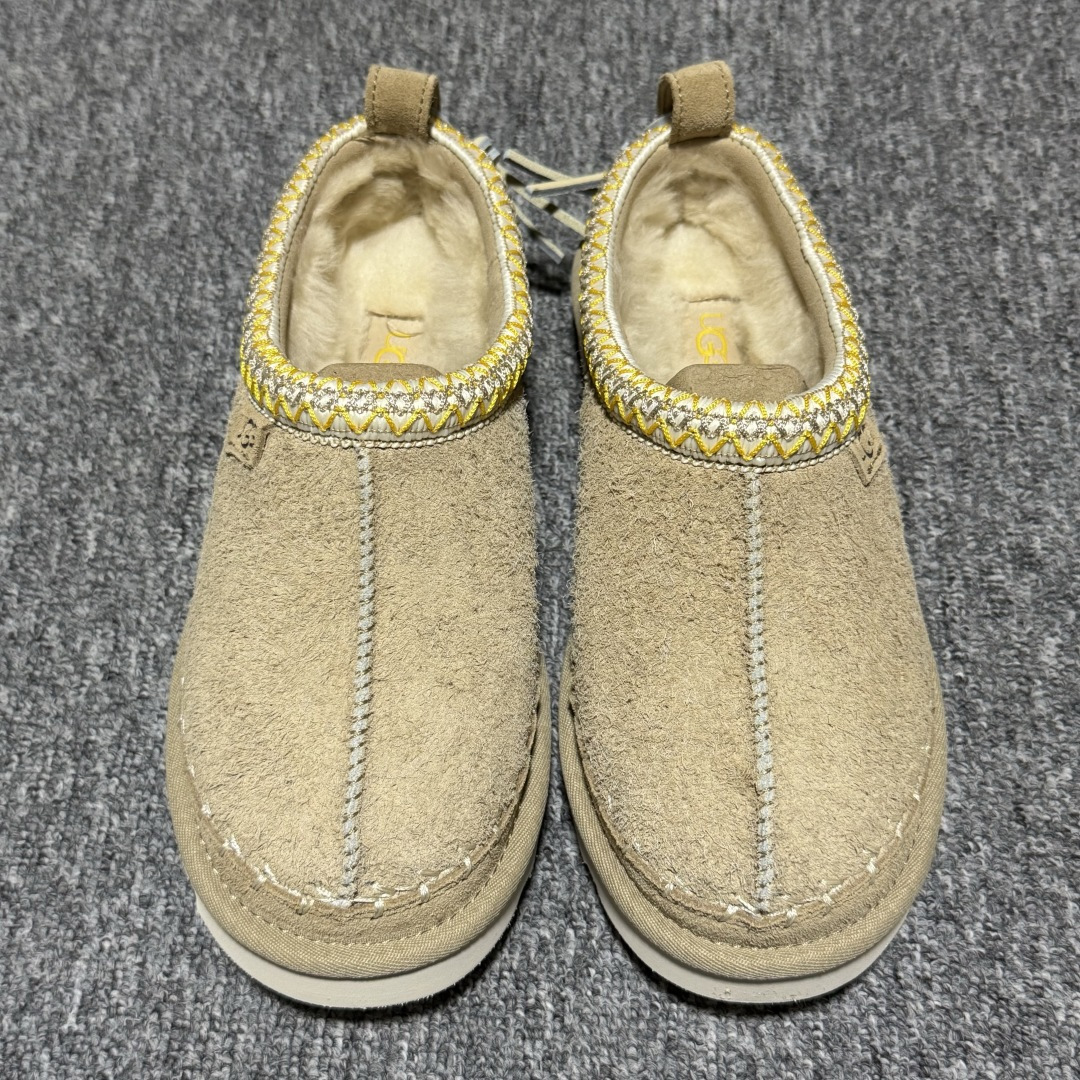 平台外贸专供 UGG UGG 女子雪地靴 1171444 十年品牌制鞋代工厂生产线出品 注重每一处细节 隆丰A级真羊皮毛一体 完全遵循ZP工艺流程打造 尺码：35 36 37 38 39 40-选品中心