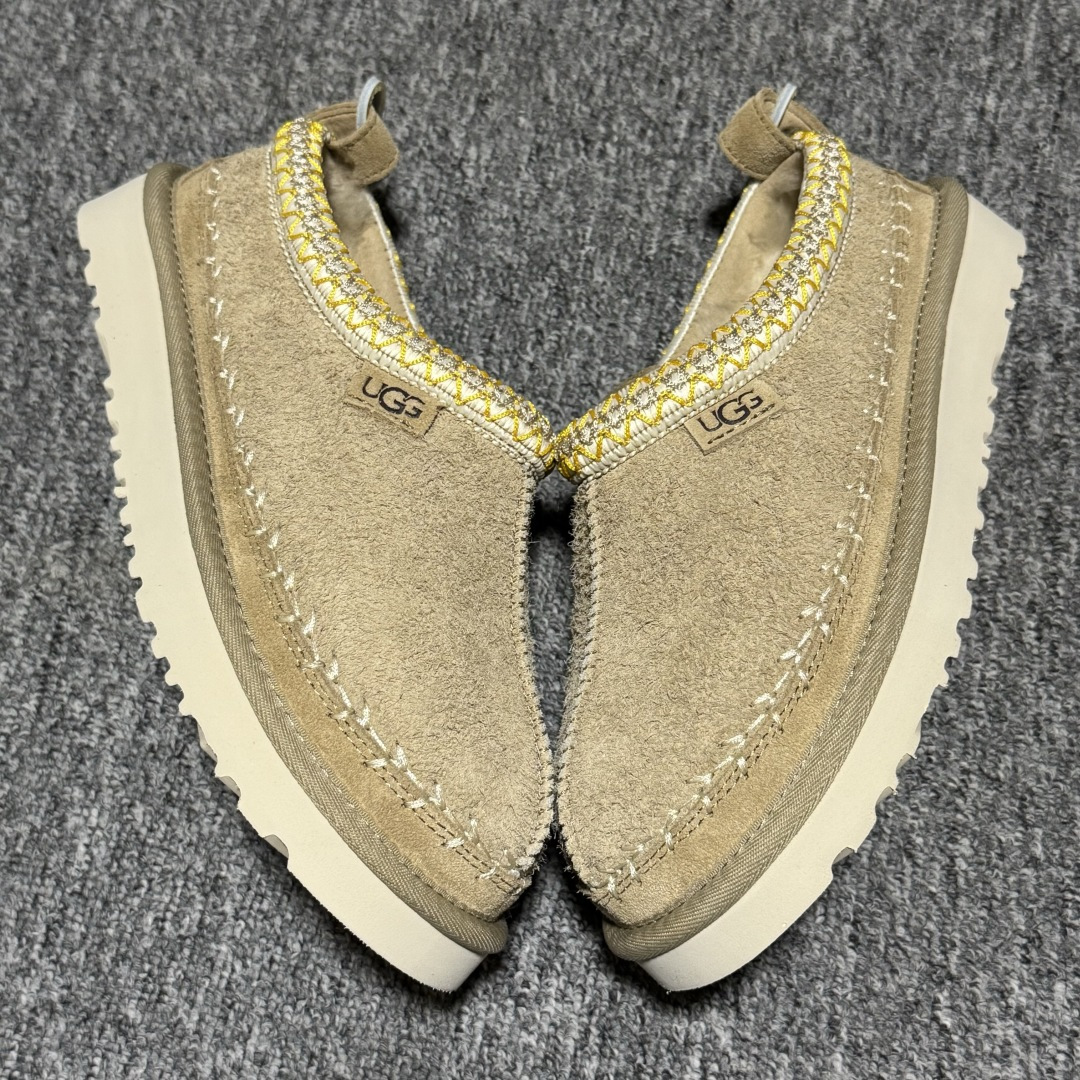 图片[5]-平台外贸专供 UGG UGG 女子雪地靴 1171444 十年品牌制鞋代工厂生产线出品 注重每一处细节 隆丰A级真羊皮毛一体 完全遵循ZP工艺流程打造 尺码：35 36 37 38 39 40-选品中心