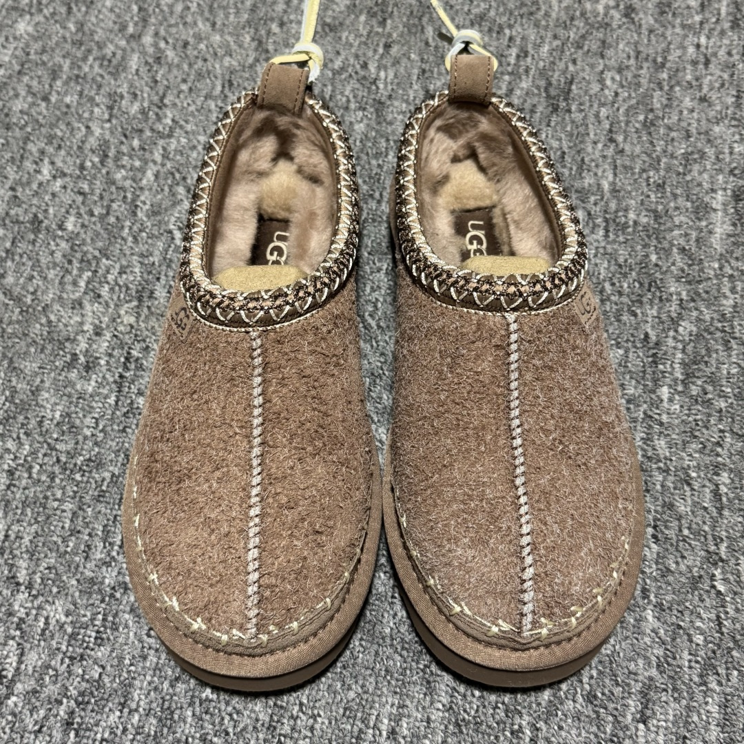 平台外贸专供 UGG UGG 女子雪地靴 1171444 十年品牌制鞋代工厂生产线出品 注重每一处细节 隆丰A级真羊皮毛一体 完全遵循ZP工艺流程打造 尺码：35 36 37 38 39 40-选品中心