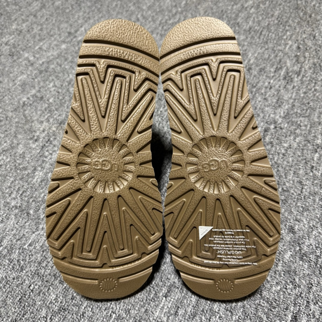 图片[3]-平台外贸专供 UGG Classic 女子雪地靴 1174496 十年品牌制鞋代工厂生产线出品 注重每一处细节 隆丰A级真羊皮毛一体 完全遵循ZP工艺流程打造 尺码：35 36 37 38 39 40-选品中心