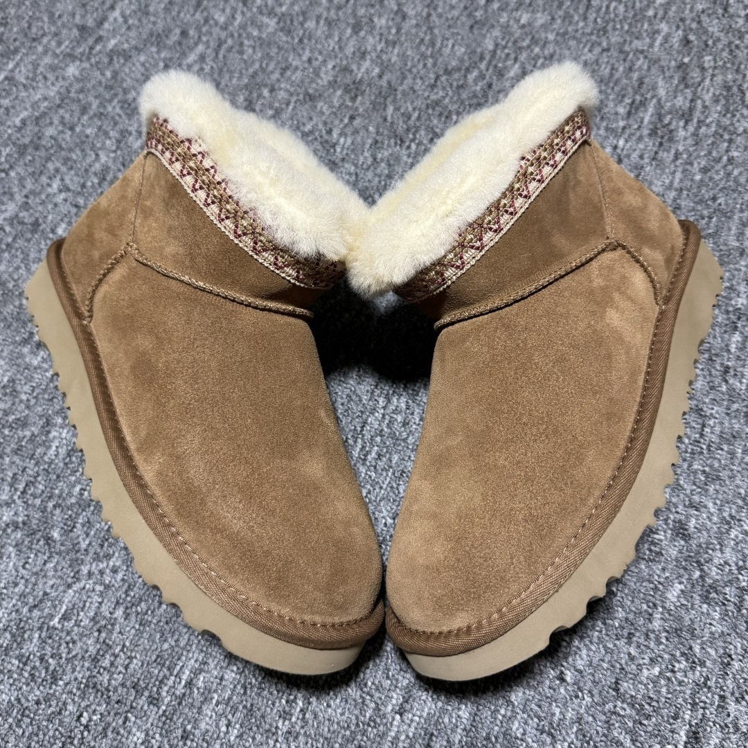 图片[5]-平台外贸专供 UGG Classic 女子雪地靴 1174496 十年品牌制鞋代工厂生产线出品 注重每一处细节 隆丰A级真羊皮毛一体 完全遵循ZP工艺流程打造 尺码：35 36 37 38 39 40-选品中心