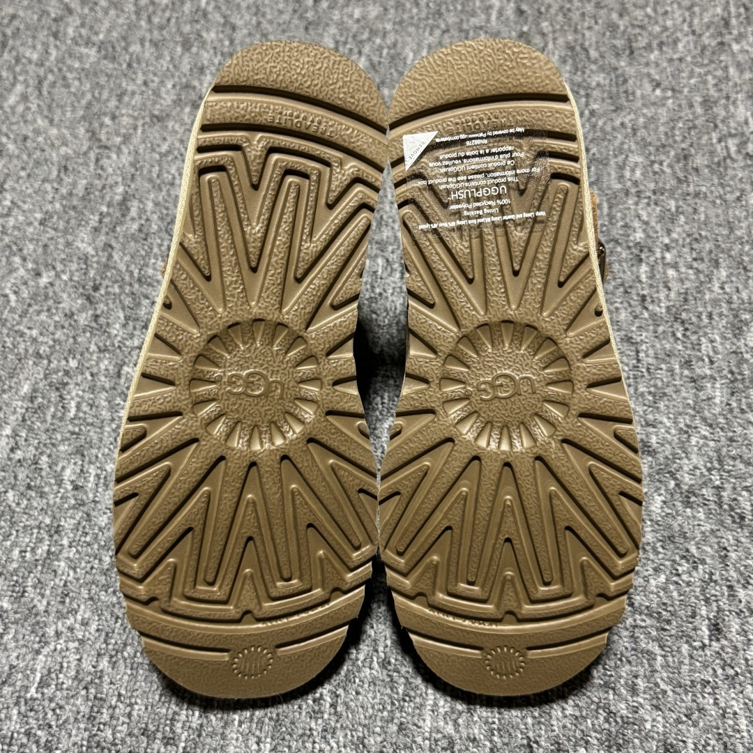 图片[3]-平台外贸专供 UGG Classic 女子雪地靴 1174512 十年品牌制鞋代工厂生产线出品 注重每一处细节 隆丰A级真羊皮毛一体 完全遵循ZP工艺流程打造 尺码：35 36 37 38 39 40-选品中心