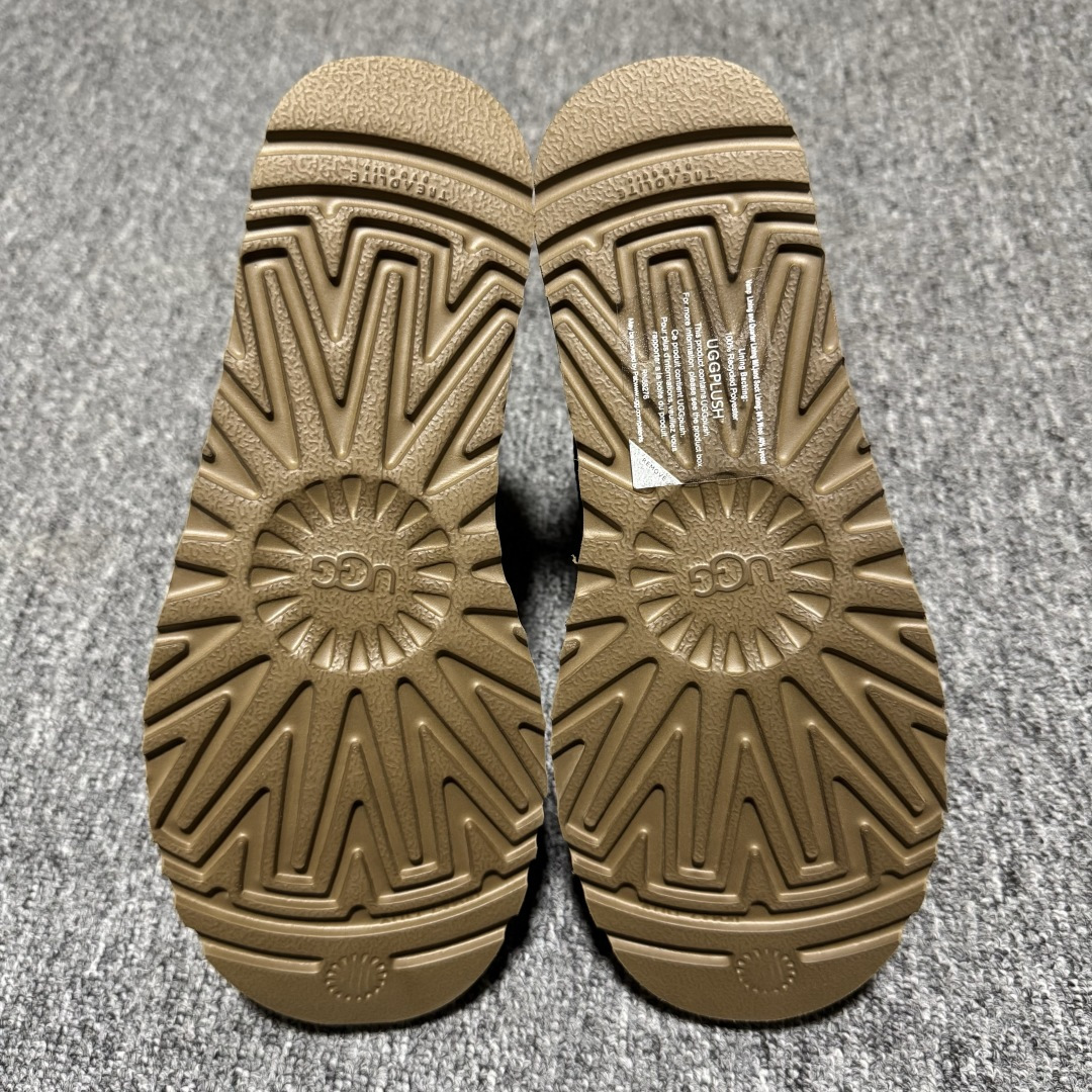 图片[3]-平台外贸专供 UGG Classic 女子雪地靴 1174512 十年品牌制鞋代工厂生产线出品 注重每一处细节 隆丰A级真羊皮毛一体 完全遵循ZP工艺流程打造 尺码：35 36 37 38 39 40-选品中心