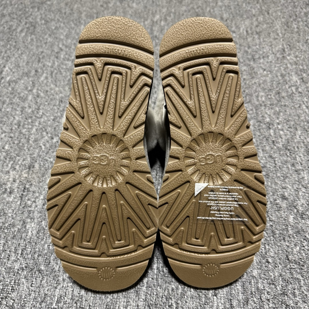 图片[3]-平台外贸专供 UGG Classic 女子雪地靴 1174576 十年品牌制鞋代工厂生产线出品 注重每一处细节 隆丰A级真羊皮毛一体 完全遵循ZP工艺流程打造 尺码：35 36 37 38 39 40-选品中心