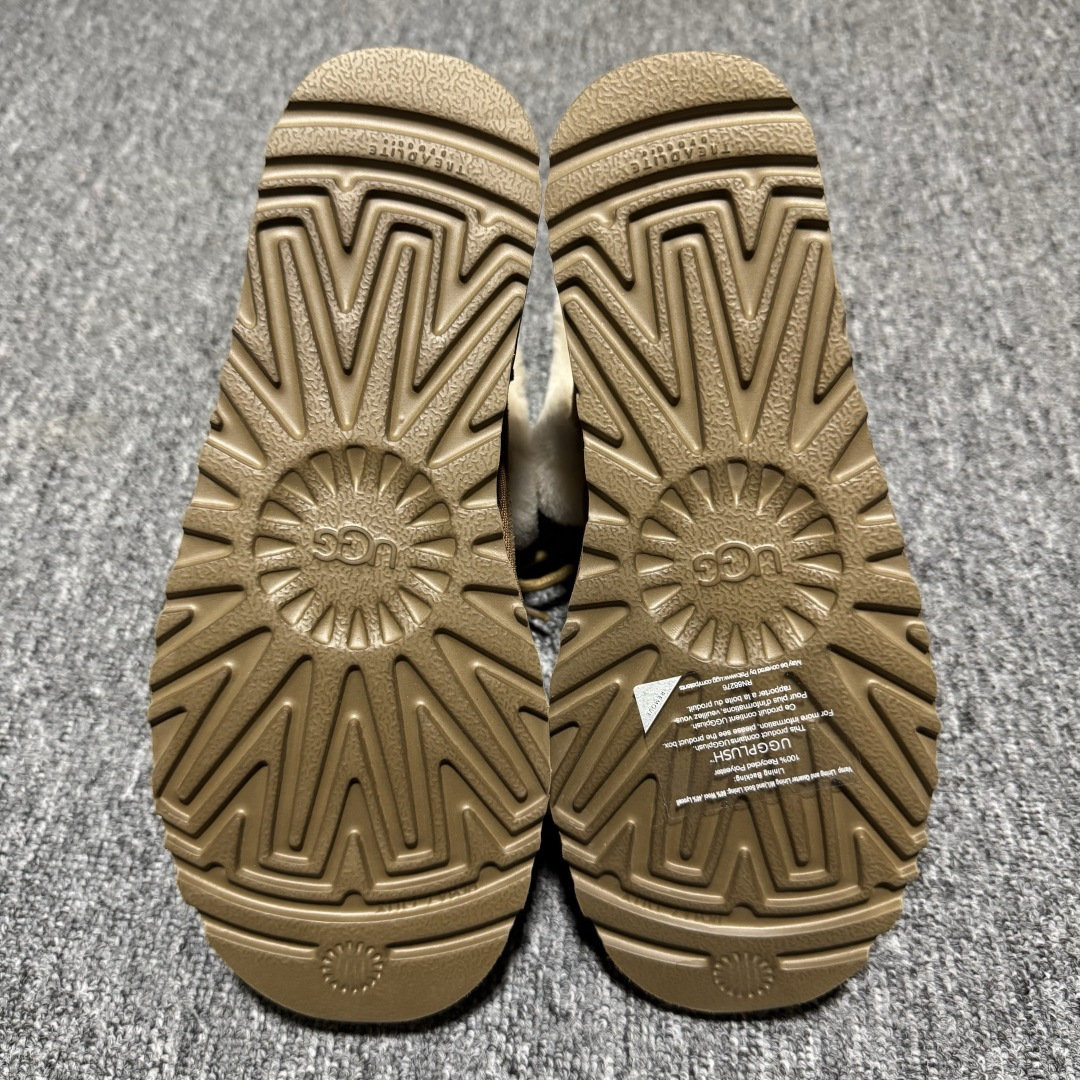 图片[3]-平台外贸专供 UGG Classic 女子雪地靴 1174576 十年品牌制鞋代工厂生产线出品 注重每一处细节 隆丰A级真羊皮毛一体 完全遵循ZP工艺流程打造 尺码：35 36 37 38 39 40-选品中心