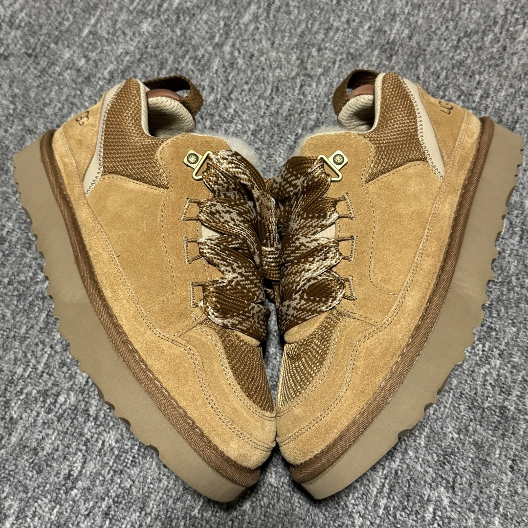 图片[2]-【中性款】 平台外贸专供 UGG Lowmel 梅尔 粗鞋带款 中性雪地靴 面包鞋 1144032 十年品牌制鞋代工厂生产线出品 注重每一处细节 隆丰A级真羊皮毛一体 完全遵循ZP工艺流程打造 内增小麦色加粗鞋带一副 售后需配件完整 尺码：35 36 37 38 39 40 41 42 43 44 45 多版本供应 注意区分品质-选品中心