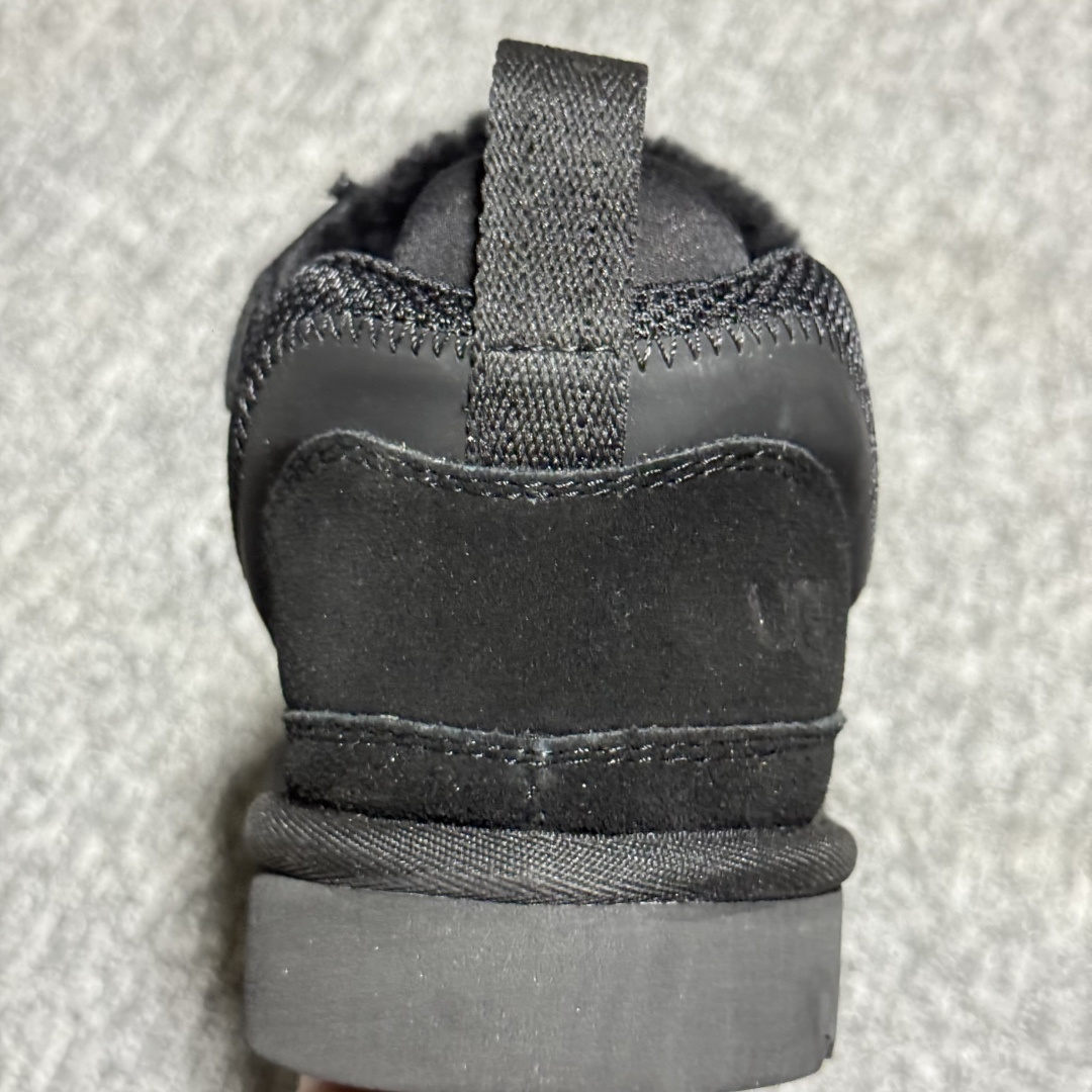 图片[8]-【中性款】 平台外贸专供 UGG Lowmel 梅尔 粗鞋带款 中性雪地靴 面包鞋 1144032 十年品牌制鞋代工厂生产线出品 注重每一处细节 隆丰A级真羊皮毛一体 完全遵循ZP工艺流程打造 内增纯黑加粗鞋带一副 售后需配件完整 尺码：35 36 37 38 39 40 41 42 43 44 45 多版本供应 注意区分品质-选品中心