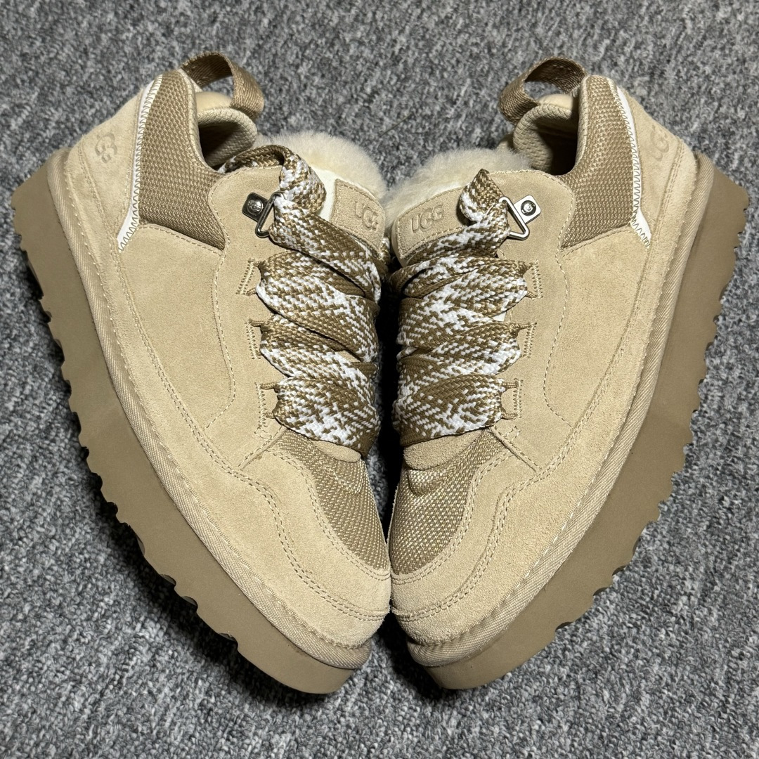 图片[2]-【中性款】 平台外贸专供 UGG Lowmel 梅尔 粗鞋带款 中性雪地靴 面包鞋 1144032 十年品牌制鞋代工厂生产线出品 注重每一处细节 隆丰A级真羊皮毛一体 完全遵循ZP工艺流程打造 内增灰色加粗鞋带一副 售后需配件完整 尺码：35 36 37 38 39 40 41 42 43 44 45 多版本供应 注意区分品质-选品中心