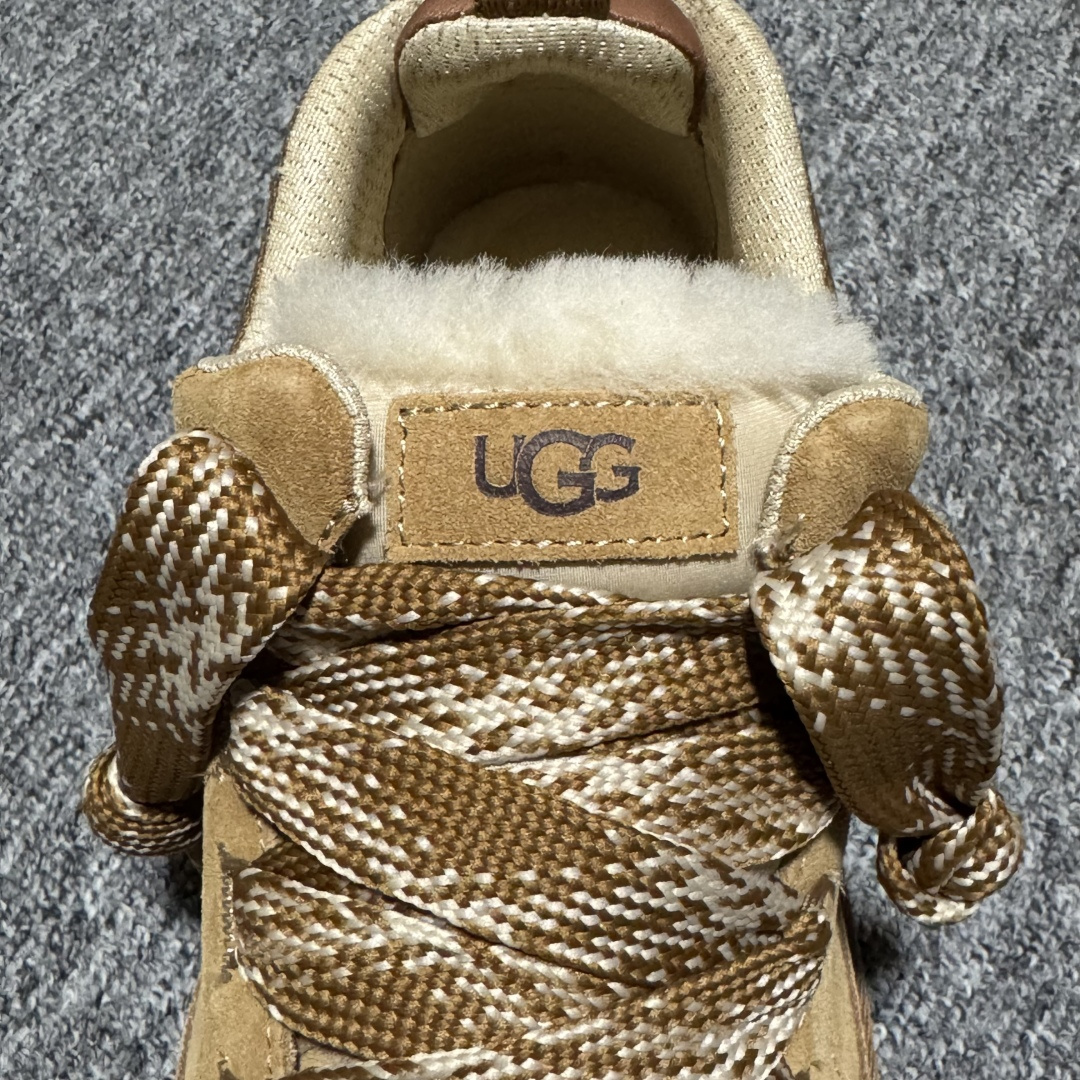 图片[9]-【中性款】 平台外贸专供 UGG Lowmel 梅尔 粗鞋带款 中性雪地靴 面包鞋 1144032 十年品牌制鞋代工厂生产线出品 注重每一处细节 隆丰A级真羊皮毛一体 完全遵循ZP工艺流程打造 内增小麦色加粗鞋带一副 售后需配件完整 尺码：35 36 37 38 39 40 41 42 43 44 45 多版本供应 注意区分品质-选品中心