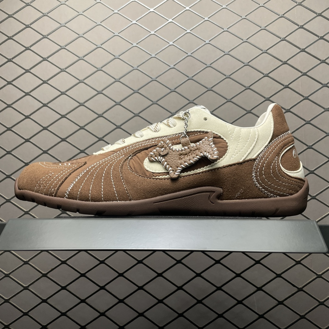 OLD ORDER Turbo-Lite芭蕾复古百搭德训鞋日常防滑透气 低帮 网球休闲 鞋面由多材质拼接打造而成 缝线随着鞋子轮廓整齐排列 兼具设计感及细节感 鞋履内里及鞋舌升级为更加适合春夏天气穿着的轻薄面料 柔软舒适 更加透气 轻薄的橡胶大底覆盖品牌定制纹路 上脚轻盈且具备良好的防滑性 延伸至鞋头及鞋后跟有效防撞 尺码： 35 36 37 38 39 40 41 42 43 44 45-选品中心