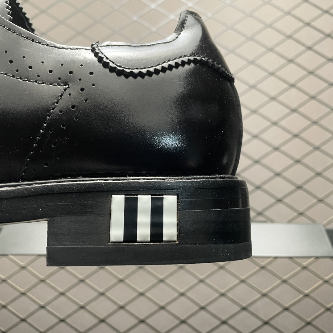 图片[4]-纯原 CLOT x AD 阿迪 Superstar 陈冠希联名 贝壳头休闲皮鞋 JR2814 整体以经典的贝壳头鞋款为蓝本设计，将标志性的贝壳头重新演绎，鞋身部分采用丝绸元素彰显联名身份 尺码：36 37 38 39 40 41 42 43 44 45 46-选品中心