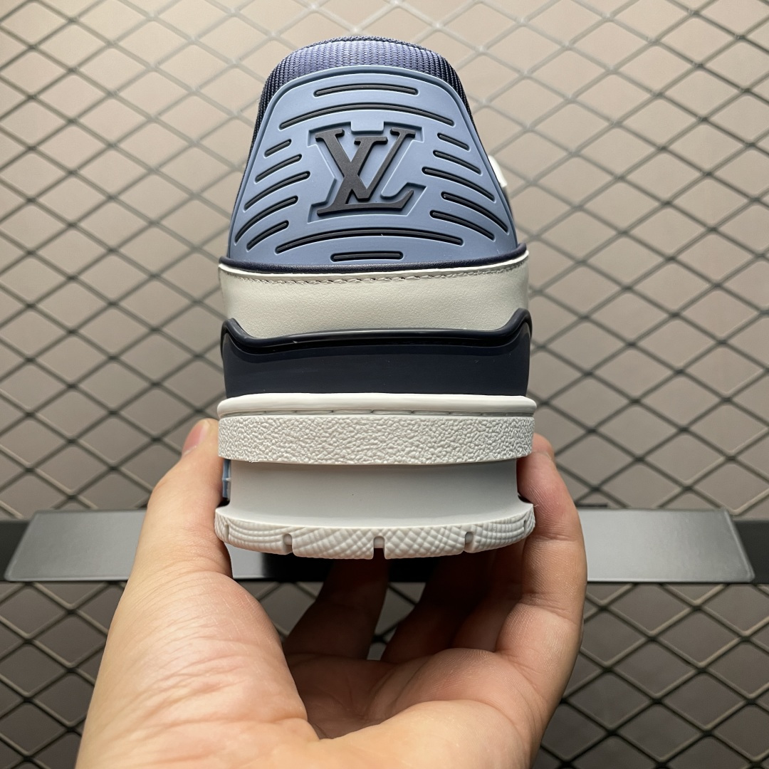 图片[2]-Louis Vuitton 路易威登 LV Trainer 低帮休闲板鞋 海淘代购同渠道品质 高端零售 外贸充正专供 原版购入开发 ZP级全套包装 完美楦型 正确卡色 大底TPU 质感媲美原版 细节与原版一致 请注意区分市面通货材 尺码：38 39 40 41 42 43 44 45 46-选品中心