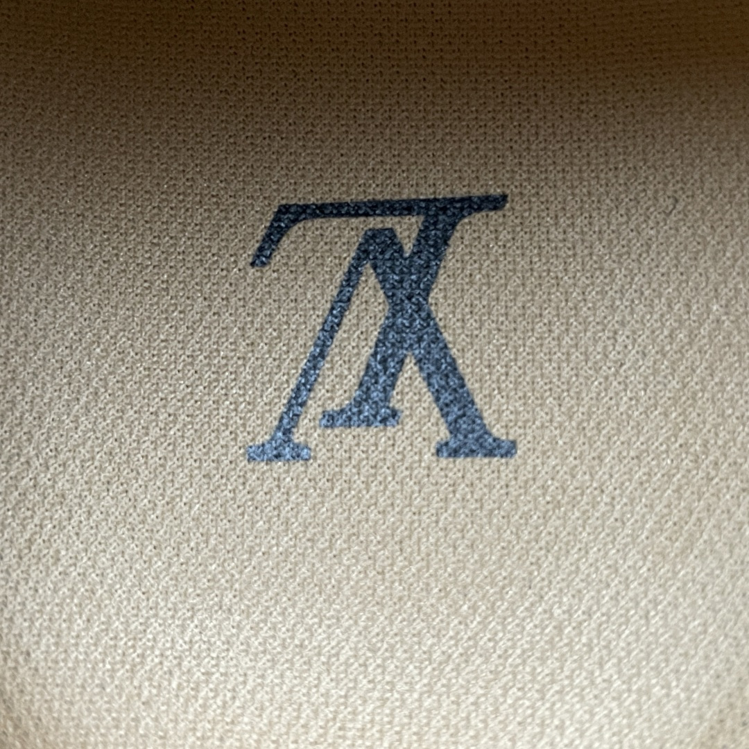 图片[8]-Nigo x Louis Vuitton 路易威登 LV Buttersoft 阿甘鞋 低帮休闲面包鞋 海淘代购同渠道品质 高端零售 外贸充正专供 原版购入开发 全鞋羊皮➕牛皮鞋面 ZP级全套包装 完美楦型 正确卡色 大底TPU 质感媲美原版 细节与原版一致 请注意区分市面通货材 尺码：36 37 38 39 40 41 42 43 44 45 46-选品中心