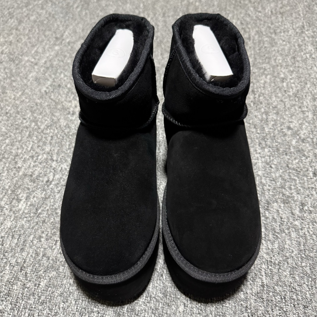 平台外贸专供 UGG 女子雪地靴 1134991 十年品牌制鞋代工厂生产线出品 注重每一处细节 隆丰A级真羊皮毛一体 完全遵循ZP工艺流程打造 尺码：35 36 37 38 39 40-选品中心