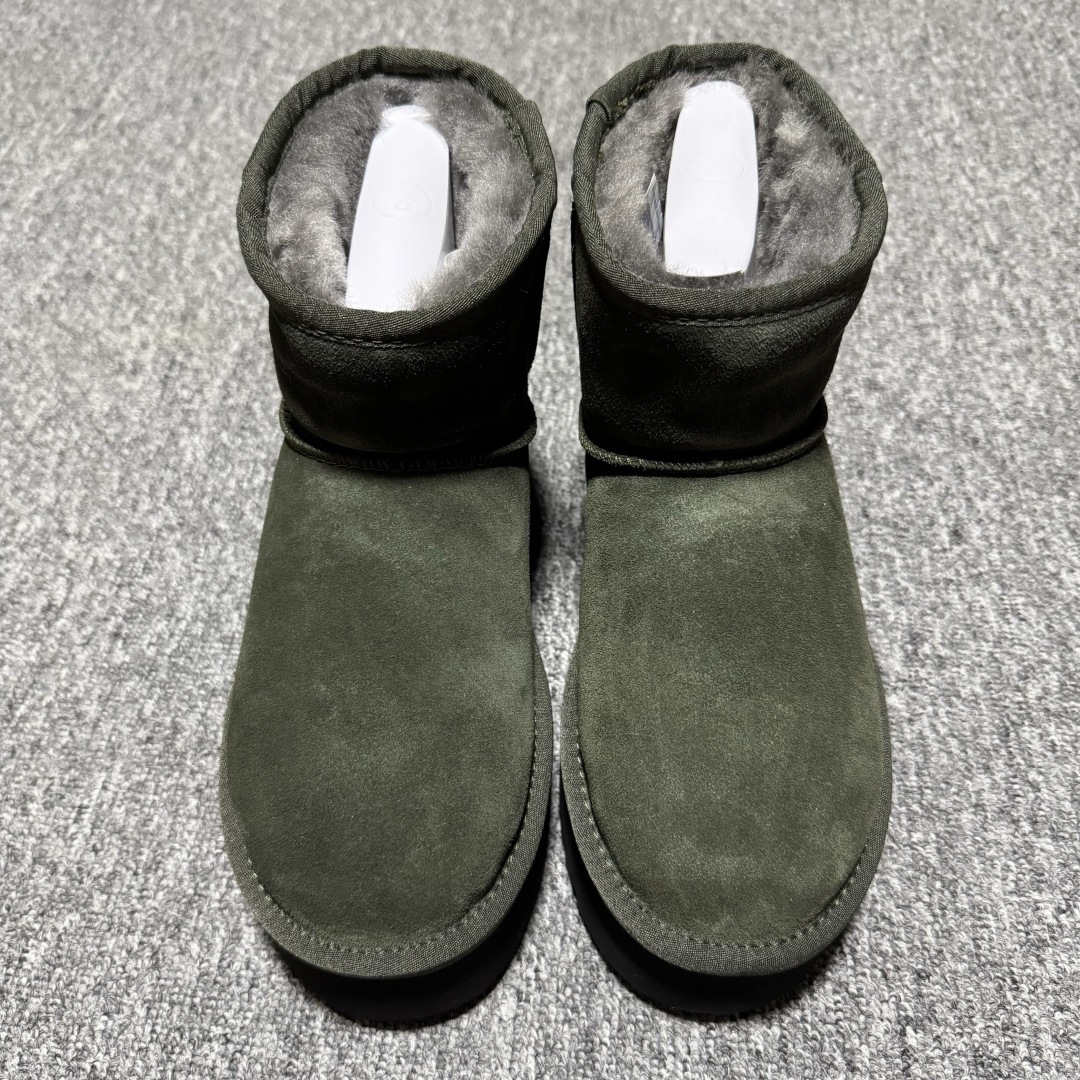 平台外贸专供 UGG 女子雪地靴 1134991 十年品牌制鞋代工厂生产线出品 注重每一处细节 隆丰A级真羊皮毛一体 完全遵循ZP工艺流程打造 尺码：35 36 37 38 39 40-选品中心