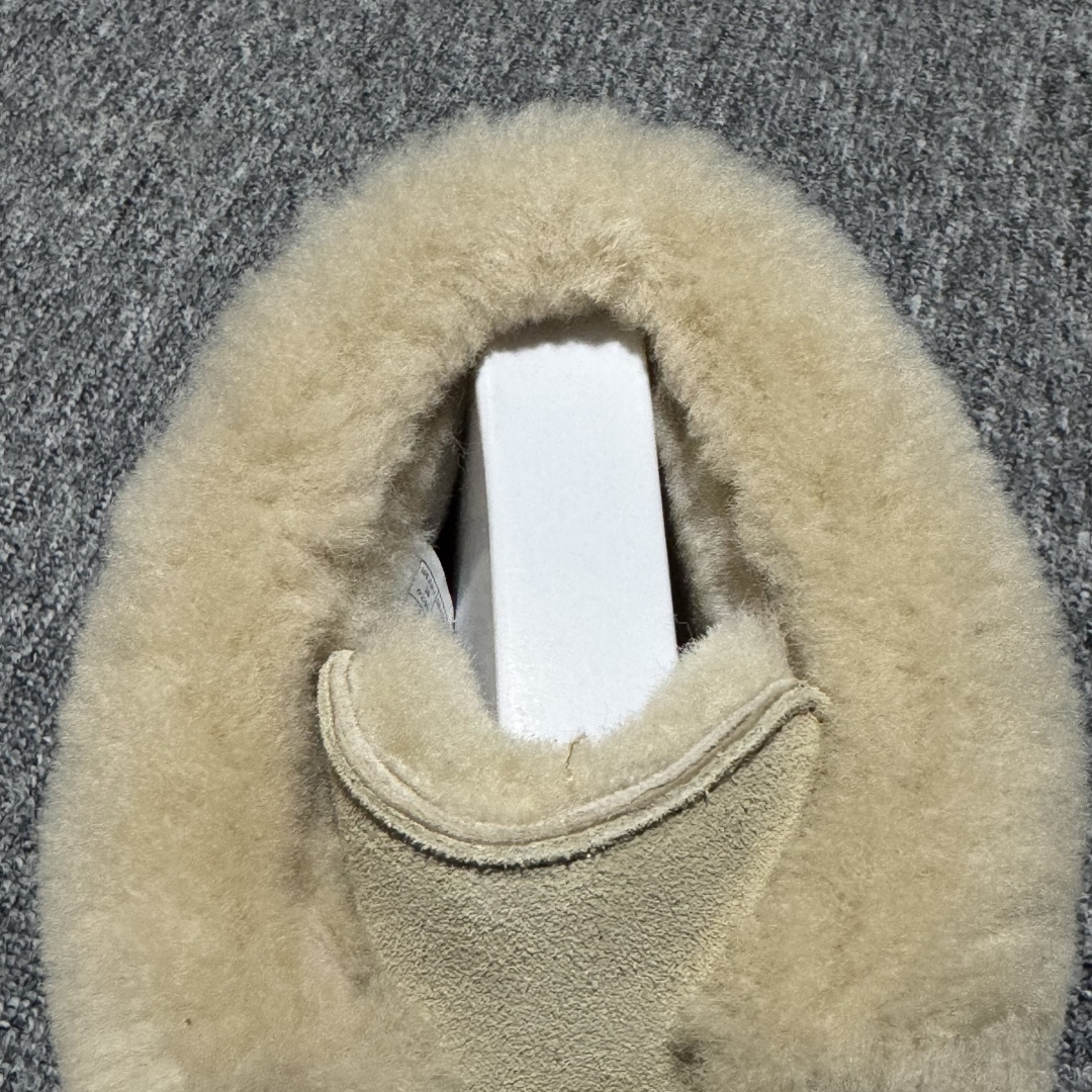 图片[9]-平台外贸专供 UGG Esmee 女子雪地靴 1171532 十年品牌制鞋代工厂生产线出品 注重每一处细节 隆丰A级真羊皮毛一体 完全遵循ZP工艺流程打造 尺码：35 36 37 38 39 40-选品中心