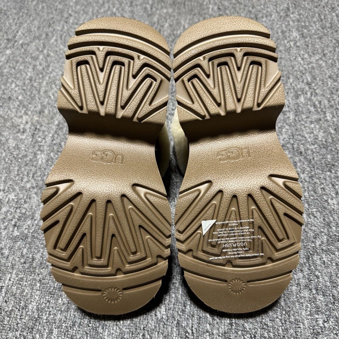 图片[3]-平台外贸专供 UGG Esmee 女子雪地靴 1171532 十年品牌制鞋代工厂生产线出品 注重每一处细节 隆丰A级真羊皮毛一体 完全遵循ZP工艺流程打造 尺码：35 36 37 38 39 40-选品中心