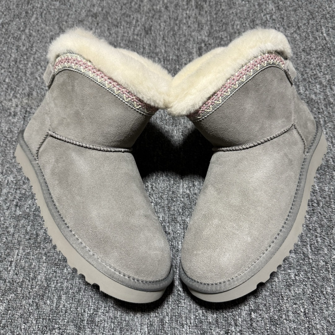 图片[2]-平台外贸专供 UGG Novelty 女子雪地靴 1174517 十年品牌制鞋代工厂生产线出品 注重每一处细节 隆丰A级真羊皮毛一体 完全遵循ZP工艺流程打造 尺码：35 36 37 38 39 40-选品中心