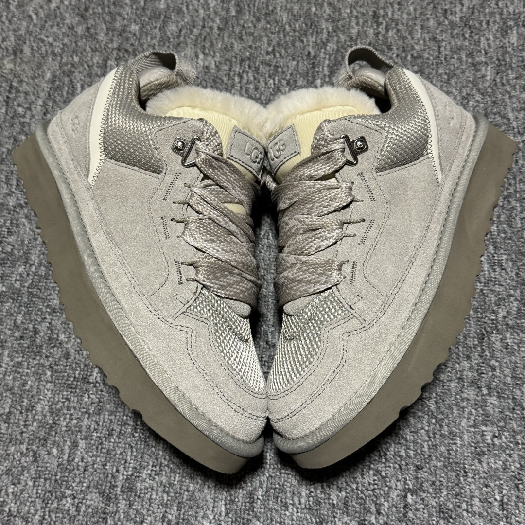 图片[2]-【中性款】 平台外贸专供 UGG Lowmel 梅尔 粗鞋带款 中性雪地靴 面包鞋 1144032 十年品牌制鞋代工厂生产线出品 注重每一处细节 隆丰A级真羊皮毛一体 完全遵循ZP工艺流程打造 内增灰色加粗鞋带一副 售后需配件完整 尺码：35 36 37 38 39 40 41 42 43 44 45 多版本供应 注意区分品质-选品中心