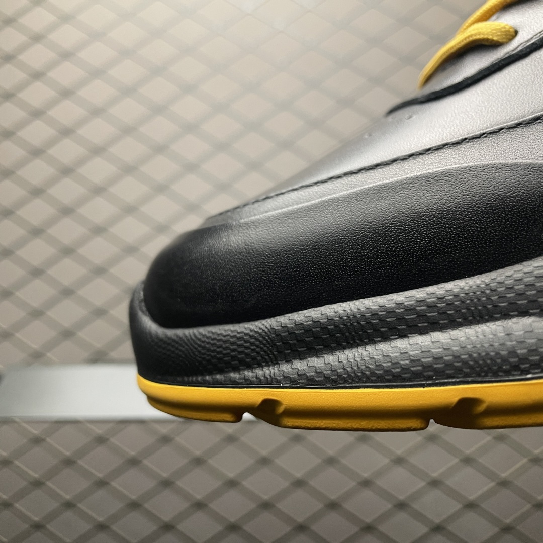 图片[6]-ECCO 爱步 运动鞋男 秋季双色拼接透气舒适跑步鞋 健步BIOM系列新款 825922 甄选牛皮面料 鞋头打孔设计+皮革织物混合内衬 告别闷热，透气舒适 鞋底撞色设计搭配鞋带，自由切换拓展多元穿搭可能 搭载BIOM®NATURAL MOTION®科技 符合人体工学鞋楦 贴近天然足部形态，塑造舒适运动体验 合脚稳固 舒适在线 大底采用高效橡胶 贴合脚部线条 动态分散运动冲击力 打破常规，为行走带来自然律动 尺码：38 39 40 41 42 43 44（皮鞋码）-选品中心