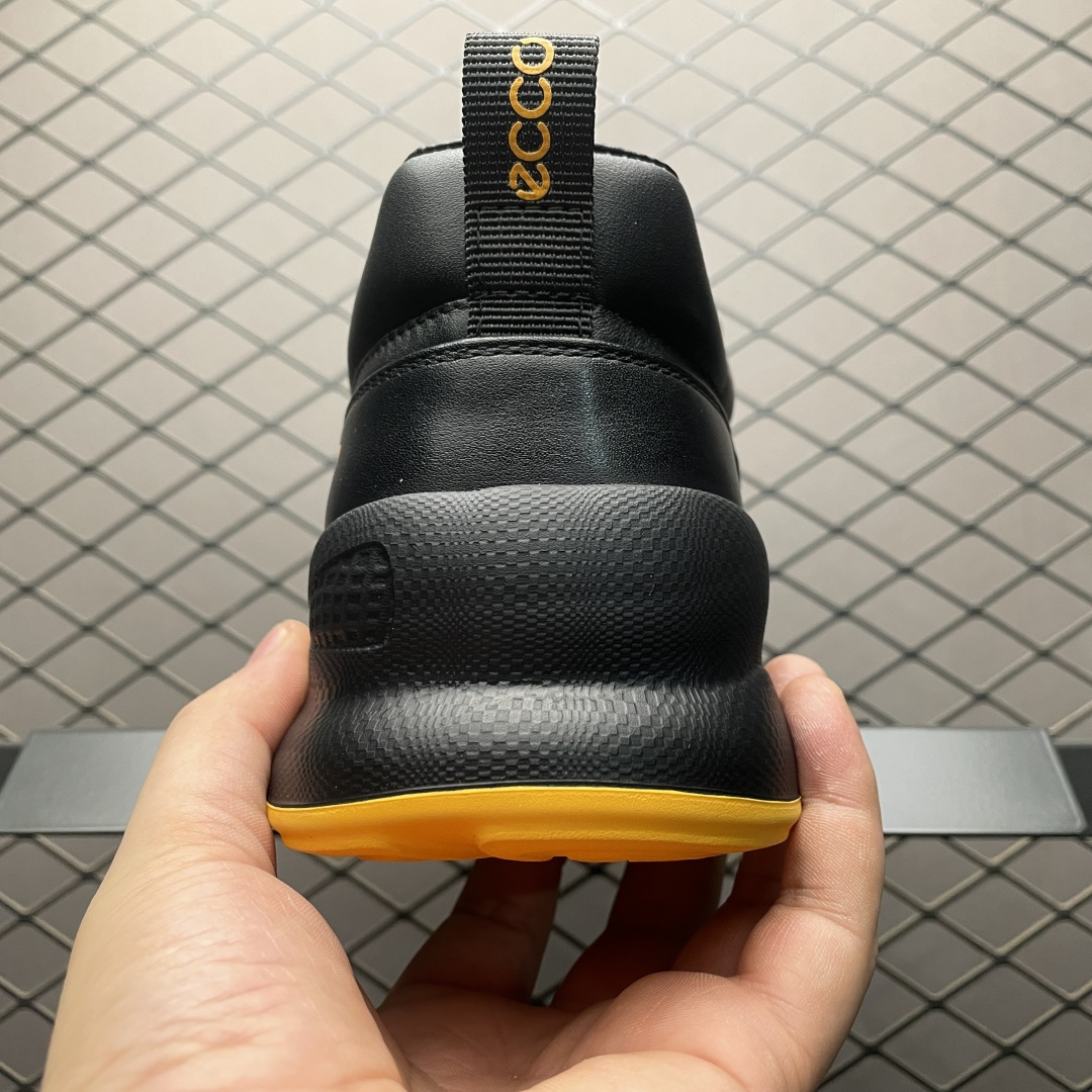 图片[2]-ECCO 爱步 运动鞋男 秋季双色拼接透气舒适跑步鞋 健步BIOM系列新款 825922 甄选牛皮面料 鞋头打孔设计+皮革织物混合内衬 告别闷热，透气舒适 鞋底撞色设计搭配鞋带，自由切换拓展多元穿搭可能 搭载BIOM®NATURAL MOTION®科技 符合人体工学鞋楦 贴近天然足部形态，塑造舒适运动体验 合脚稳固 舒适在线 大底采用高效橡胶 贴合脚部线条 动态分散运动冲击力 打破常规，为行走带来自然律动 尺码：38 39 40 41 42 43 44（皮鞋码）-选品中心