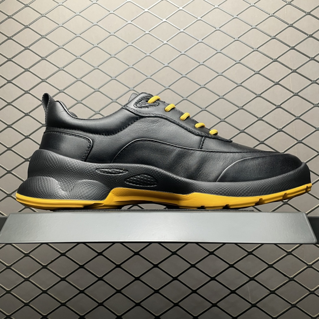 图片[3]-ECCO 爱步 运动鞋男 秋季双色拼接透气舒适跑步鞋 健步BIOM系列新款 825922 甄选牛皮面料 鞋头打孔设计+皮革织物混合内衬 告别闷热，透气舒适 鞋底撞色设计搭配鞋带，自由切换拓展多元穿搭可能 搭载BIOM®NATURAL MOTION®科技 符合人体工学鞋楦 贴近天然足部形态，塑造舒适运动体验 合脚稳固 舒适在线 大底采用高效橡胶 贴合脚部线条 动态分散运动冲击力 打破常规，为行走带来自然律动 尺码：38 39 40 41 42 43 44（皮鞋码）-选品中心