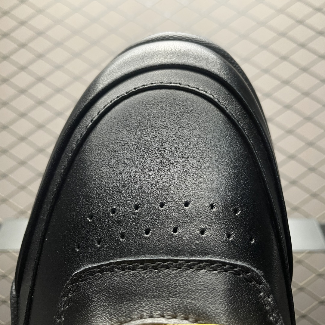 图片[7]-ECCO 爱步 运动鞋男 秋季双色拼接透气舒适跑步鞋 健步BIOM系列新款 825922 甄选牛皮面料 鞋头打孔设计+皮革织物混合内衬 告别闷热，透气舒适 鞋底撞色设计搭配鞋带，自由切换拓展多元穿搭可能 搭载BIOM®NATURAL MOTION®科技 符合人体工学鞋楦 贴近天然足部形态，塑造舒适运动体验 合脚稳固 舒适在线 大底采用高效橡胶 贴合脚部线条 动态分散运动冲击力 打破常规，为行走带来自然律动 尺码：38 39 40 41 42 43 44（皮鞋码）-选品中心