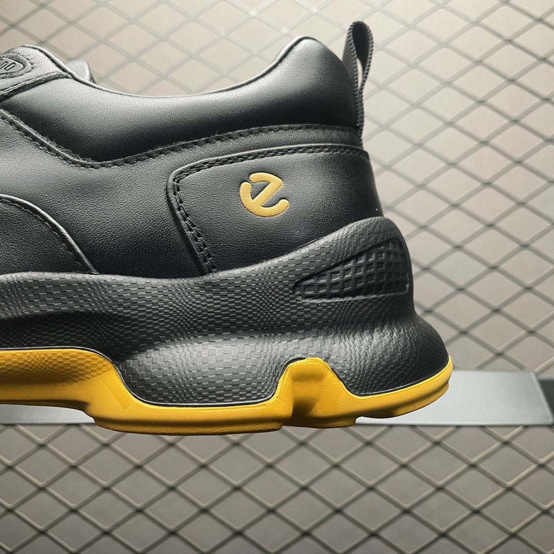 图片[4]-ECCO 爱步 运动鞋男 秋季双色拼接透气舒适跑步鞋 健步BIOM系列新款 825922 甄选牛皮面料 鞋头打孔设计+皮革织物混合内衬 告别闷热，透气舒适 鞋底撞色设计搭配鞋带，自由切换拓展多元穿搭可能 搭载BIOM®NATURAL MOTION®科技 符合人体工学鞋楦 贴近天然足部形态，塑造舒适运动体验 合脚稳固 舒适在线 大底采用高效橡胶 贴合脚部线条 动态分散运动冲击力 打破常规，为行走带来自然律动 尺码：38 39 40 41 42 43 44（皮鞋码）-选品中心