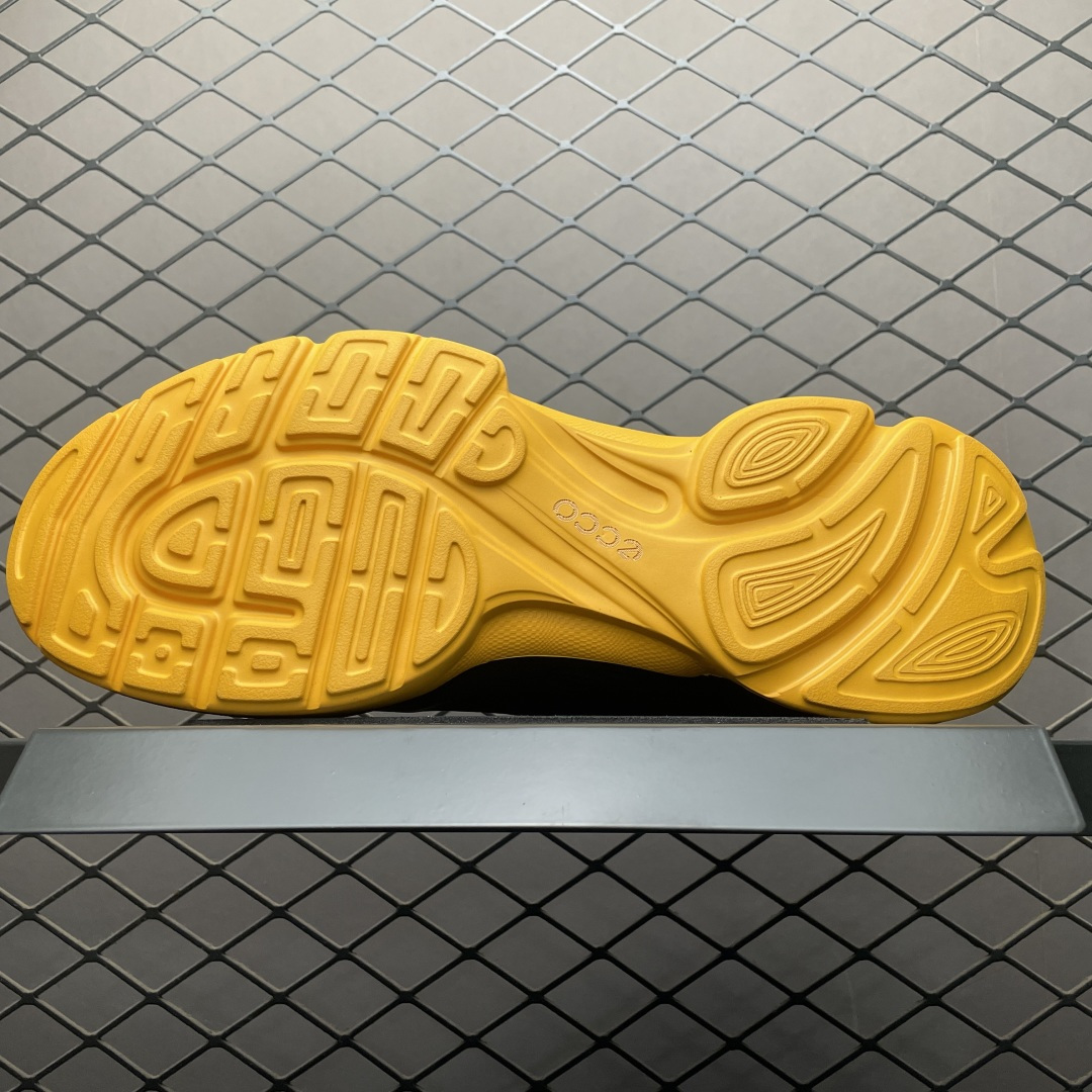 图片[5]-ECCO 爱步 运动鞋男 秋季双色拼接透气舒适跑步鞋 健步BIOM系列新款 825922 甄选牛皮面料 鞋头打孔设计+皮革织物混合内衬 告别闷热，透气舒适 鞋底撞色设计搭配鞋带，自由切换拓展多元穿搭可能 搭载BIOM®NATURAL MOTION®科技 符合人体工学鞋楦 贴近天然足部形态，塑造舒适运动体验 合脚稳固 舒适在线 大底采用高效橡胶 贴合脚部线条 动态分散运动冲击力 打破常规，为行走带来自然律动 尺码：38 39 40 41 42 43 44（皮鞋码）-选品中心