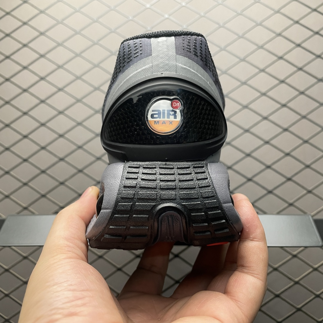 图片[2]-NK Air Max Dn 气垫跑鞋 IM6136-001 全新鞋款在同侧采用了圆柱仓式的设计，不仅有防滑耐磨性功能，还搭配了周围一圈柔软的泡棉材质，提供全新的复合脚感八成还是泡棉脚感 尺码：40 41 42 43 44 45-选品中心