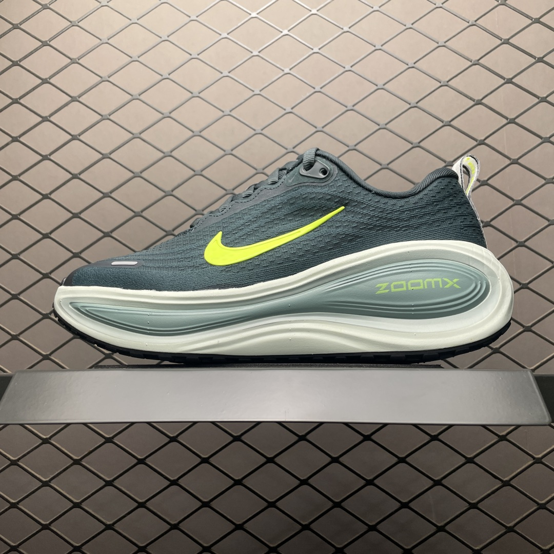 NK Vomero Plus 网面透气跑步鞋 HV8150-300 尺码：36 36.5 37.5 38 38.5 39 40 40.5 41 42 42.5 43 44 44.5 45 46-选品中心