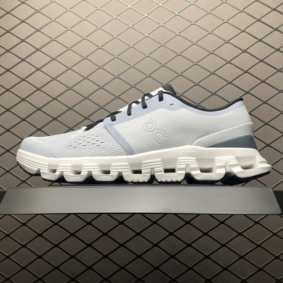 ON 昂跑 Cloud X 4 系列 鞋面采用一体成型布料 有弹性非常透气 鞋底是镂空设计 运用了CLOUDTILT专利技术 弹力十足 毫无负重感 适合日常长距离行走或者休闲旅游 跑步 尺码：39-47 含半码-选品中心