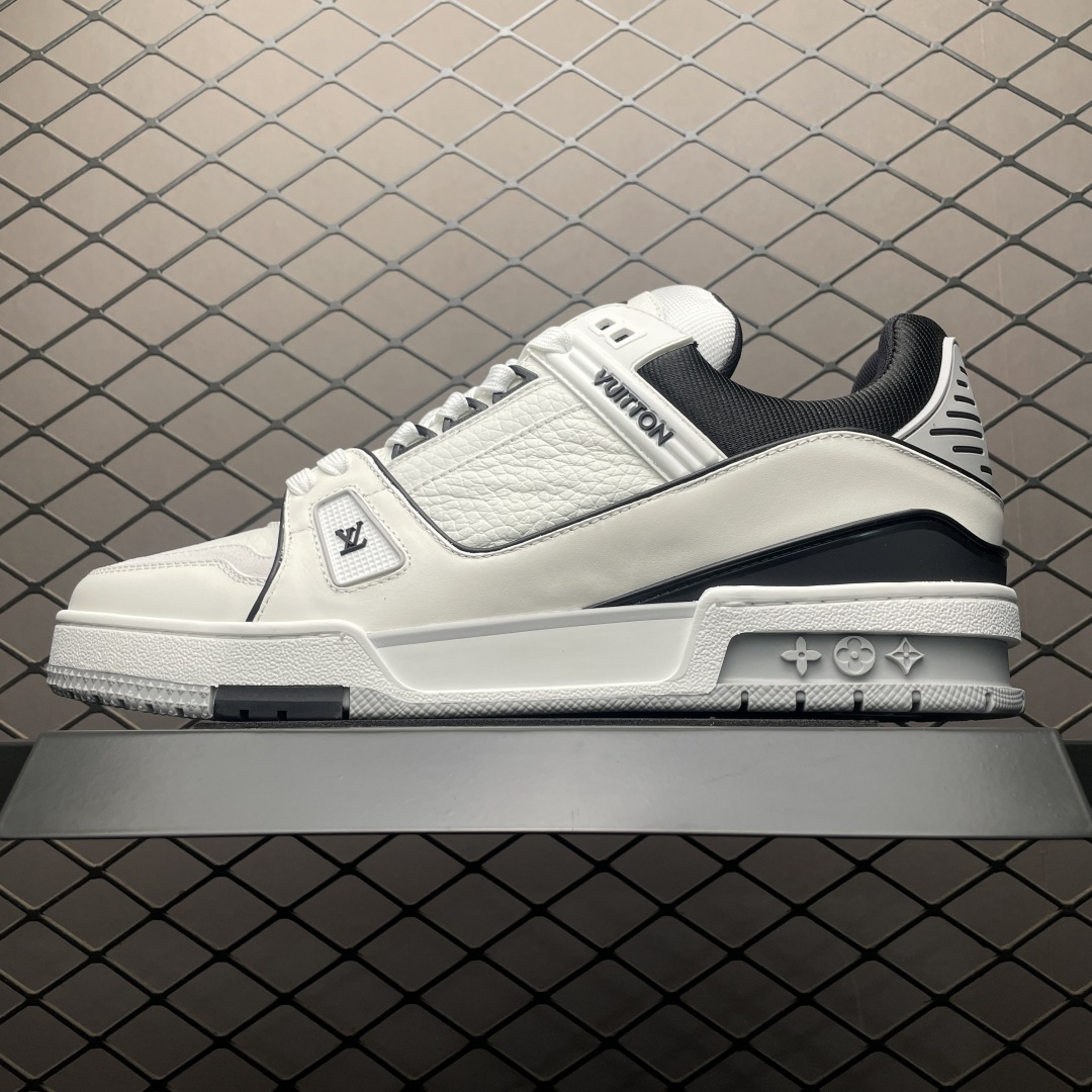 Louis Vuitton 路易威登 LV Trainer 低帮休闲板鞋 海淘代购同渠道品质 高端零售 外贸充正专供 原版购入开发 ZP级全套包装 完美楦型 正确卡色 大底TPU 质感媲美原版 细节与原版一致 请注意区分市面通货材 尺码：38 39 40 41 42 43 44 45 46-选品中心