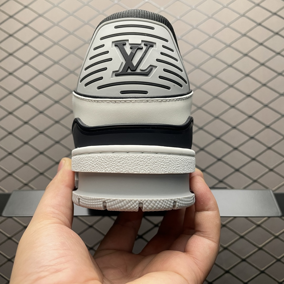 图片[2]-Louis Vuitton 路易威登 LV Trainer 低帮休闲板鞋 海淘代购同渠道品质 高端零售 外贸充正专供 原版购入开发 ZP级全套包装 完美楦型 正确卡色 大底TPU 质感媲美原版 细节与原版一致 请注意区分市面通货材 尺码：38 39 40 41 42 43 44 45 46-选品中心