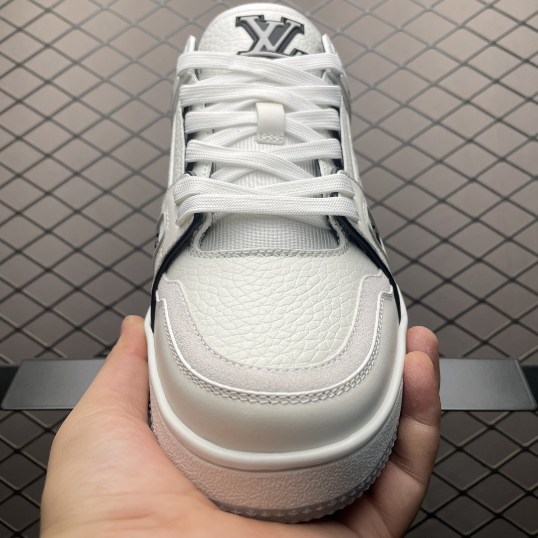 图片[9]-Louis Vuitton 路易威登 LV Trainer 低帮休闲板鞋 海淘代购同渠道品质 高端零售 外贸充正专供 原版购入开发 ZP级全套包装 完美楦型 正确卡色 大底TPU 质感媲美原版 细节与原版一致 请注意区分市面通货材 尺码：38 39 40 41 42 43 44 45 46-选品中心