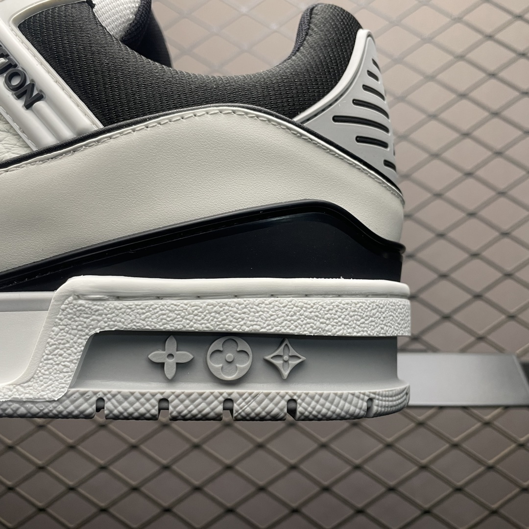 图片[4]-Louis Vuitton 路易威登 LV Trainer 低帮休闲板鞋 海淘代购同渠道品质 高端零售 外贸充正专供 原版购入开发 ZP级全套包装 完美楦型 正确卡色 大底TPU 质感媲美原版 细节与原版一致 请注意区分市面通货材 尺码：38 39 40 41 42 43 44 45 46-选品中心