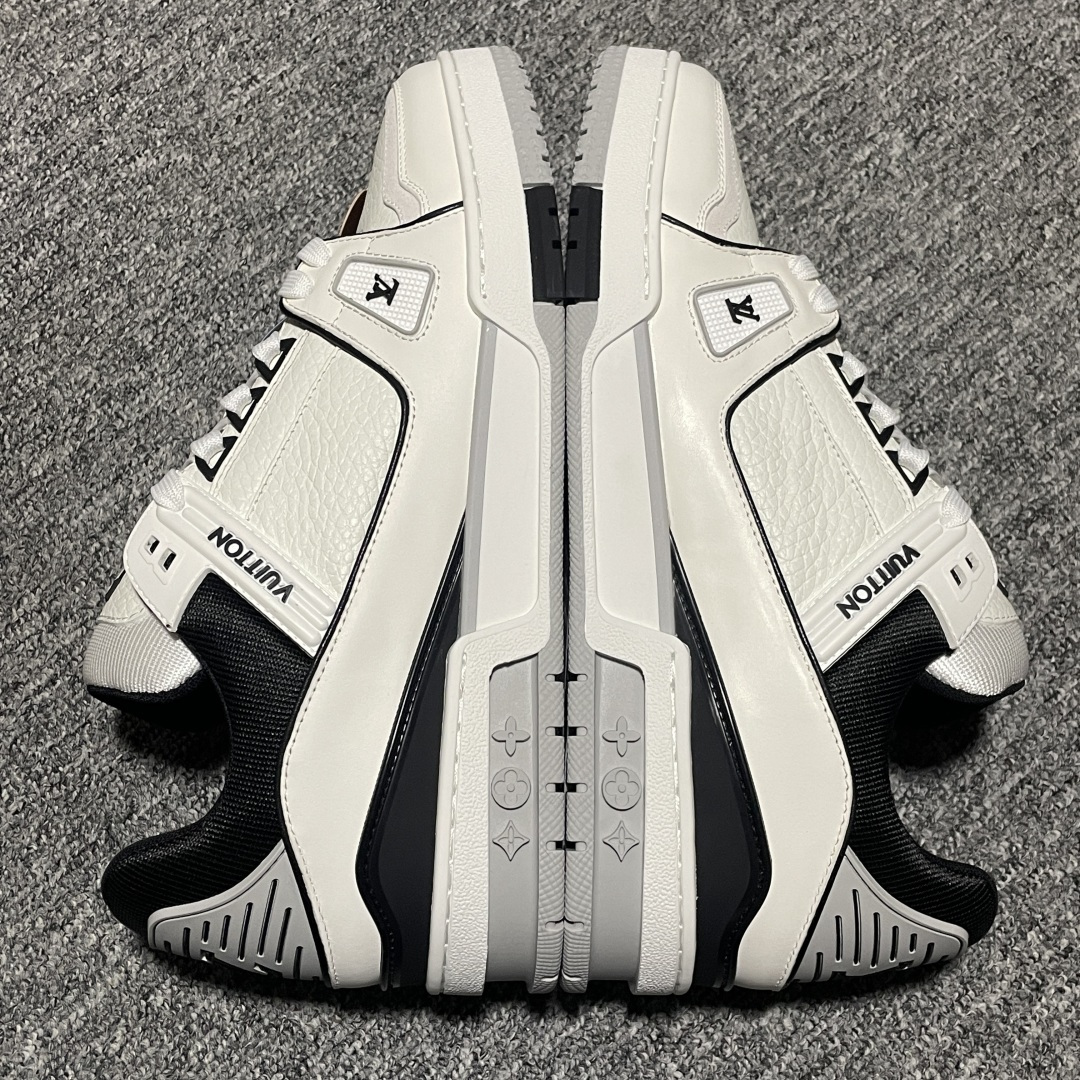 图片[2]-Louis Vuitton 路易威登 LV Trainer 低帮休闲板鞋 海淘代购同渠道品质 高端零售 外贸充正专供 原版购入开发 ZP级全套包装 完美楦型 正确卡色 大底TPU 质感媲美原版 细节与原版一致 请注意区分市面通货材 尺码：38 39 40 41 42 43 44 45 46-选品中心