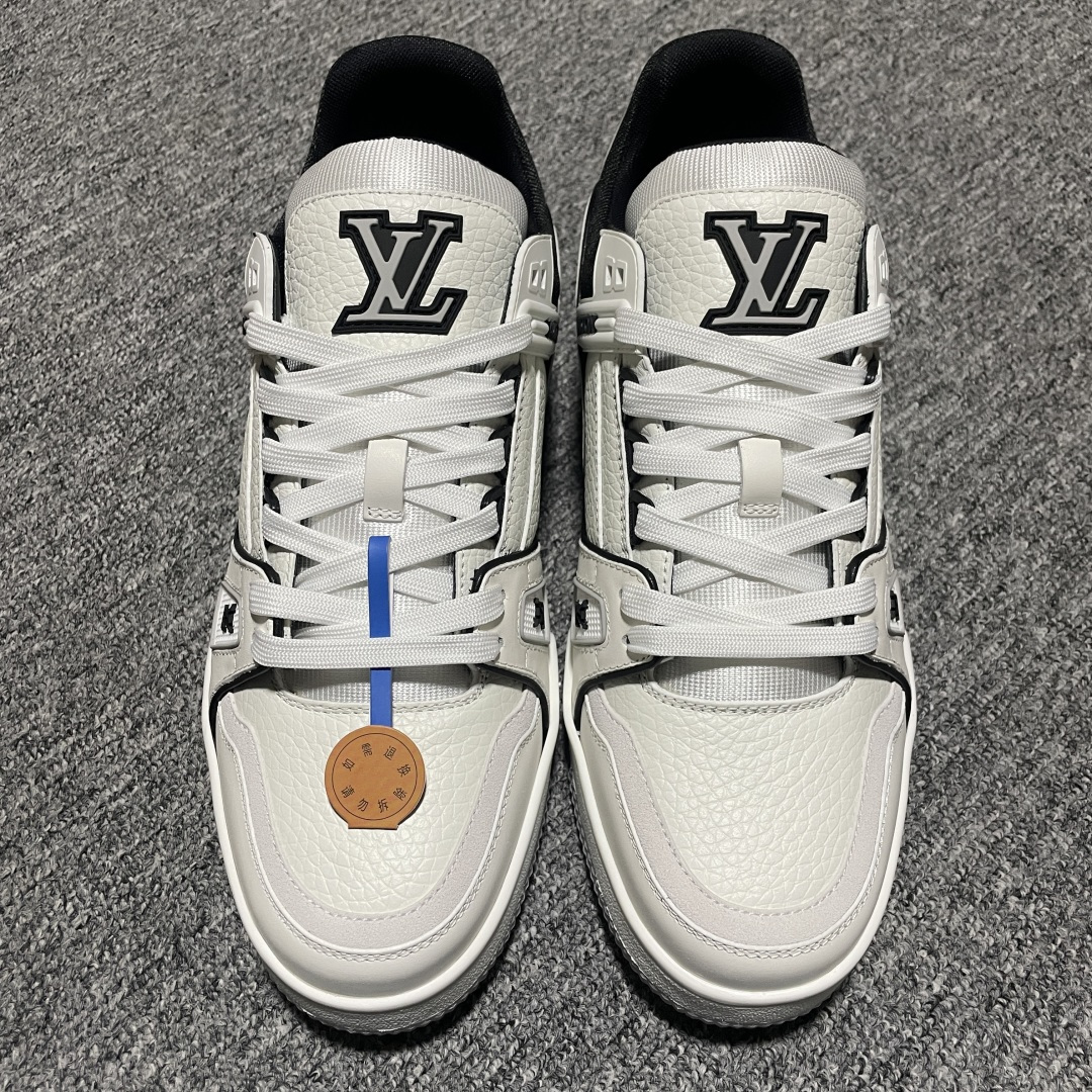 Louis Vuitton 路易威登 LV Trainer 低帮休闲板鞋 海淘代购同渠道品质 高端零售 外贸充正专供 原版购入开发 ZP级全套包装 完美楦型 正确卡色 大底TPU 质感媲美原版 细节与原版一致 请注意区分市面通货材 尺码：38 39 40 41 42 43 44 45 46-选品中心