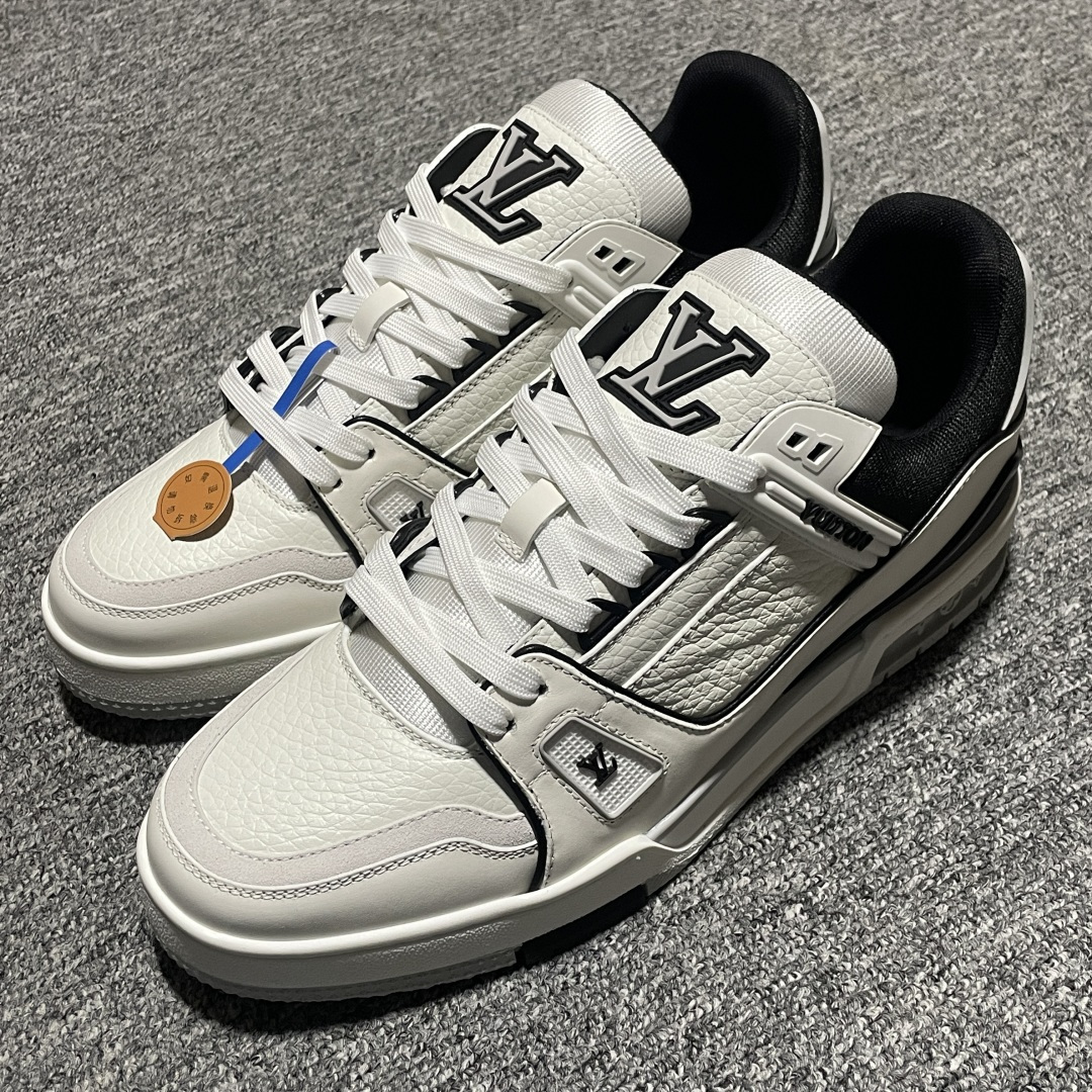 图片[4]-Louis Vuitton 路易威登 LV Trainer 低帮休闲板鞋 海淘代购同渠道品质 高端零售 外贸充正专供 原版购入开发 ZP级全套包装 完美楦型 正确卡色 大底TPU 质感媲美原版 细节与原版一致 请注意区分市面通货材 尺码：38 39 40 41 42 43 44 45 46-选品中心