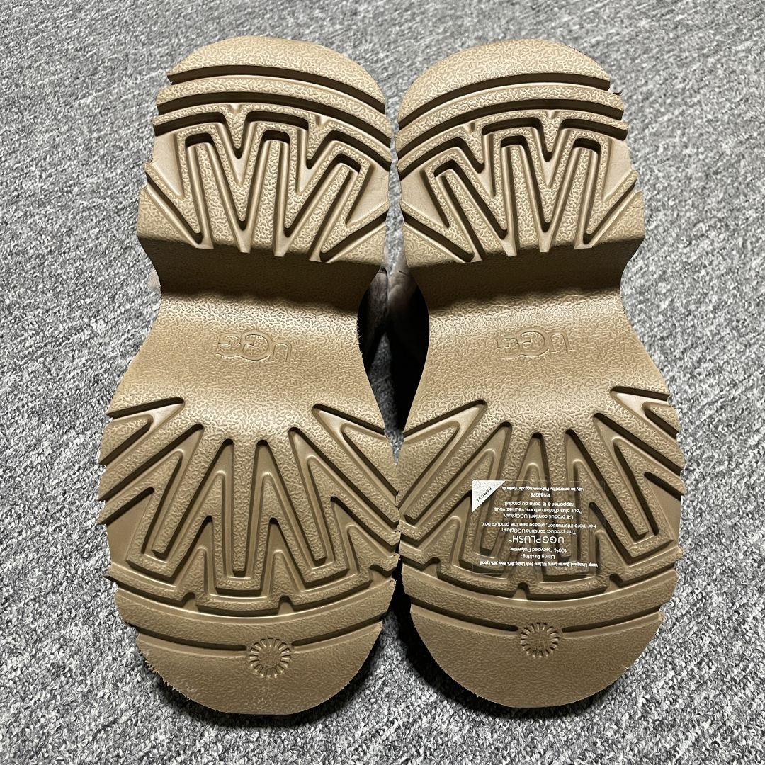 图片[3]-平台外贸专供 UGG 高帮雪地靴 1171533 十年品牌制鞋代工厂生产线出品 注重每一处细节 隆丰A级真羊皮毛一体 完全遵循ZP工艺流程打造 尺码：35 36 37 38 39 40-选品中心