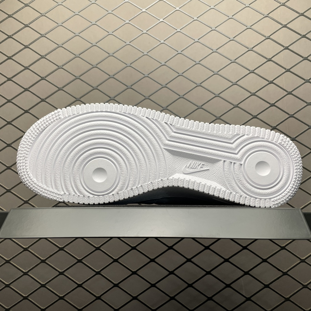 图片[5]-Supreme x NK Air Force 1 Low SUP联名款 空军一号低帮休闲板鞋 CU9225-102 原厂冲刀皮料切割干净 无任何毛边 打造纯正空军 全掌内置蜂窝气垫 原盒配件 原厂中底钢印、拉帮完美 全套原楦原模倾力打造完美版型 尺码：36 36.5 37.5 38 38.5 39 40 40.5 41 42 42.5 43 44 44.5 45 46 47.5-选品中心