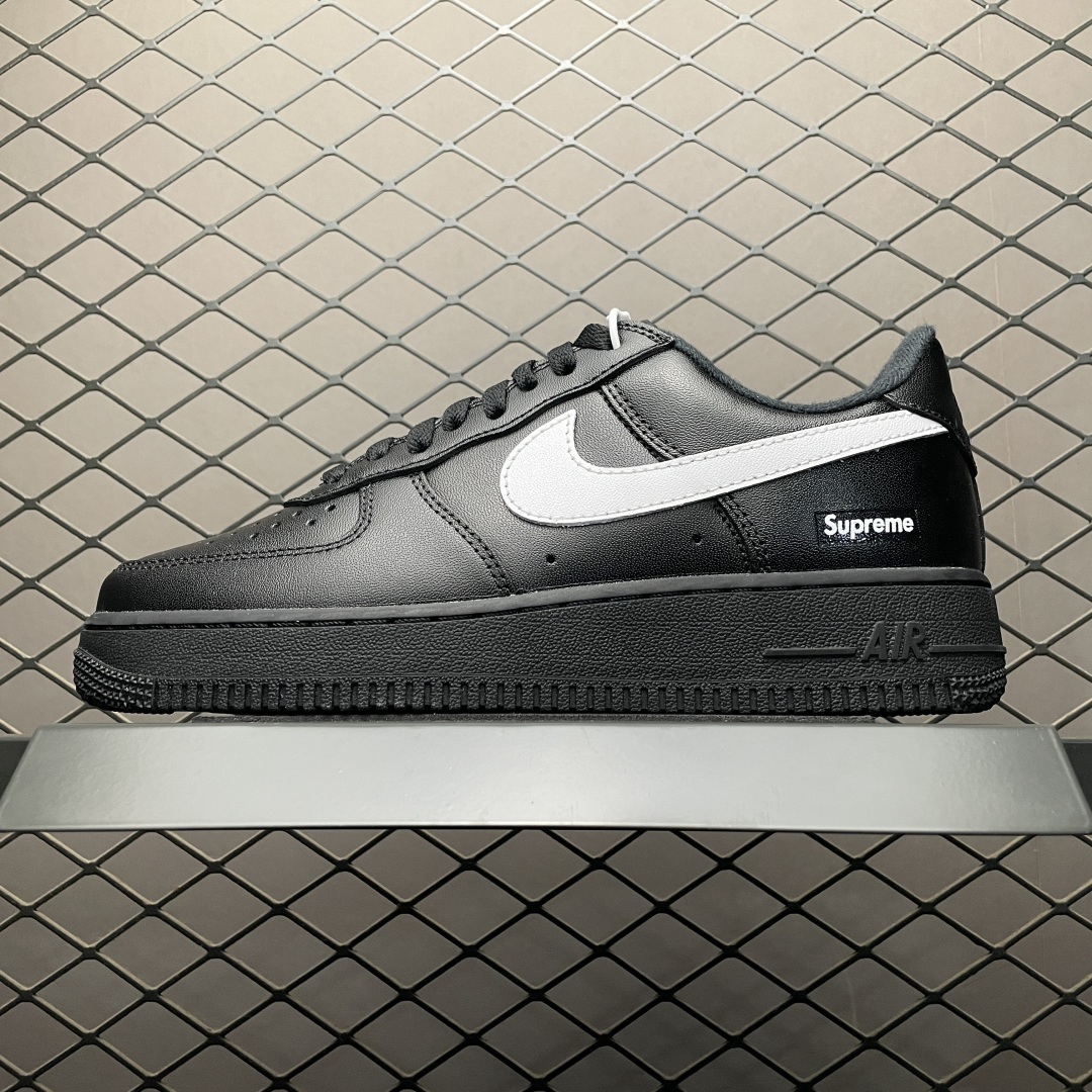 Supreme x NK Air Force 1 Low SUP联名款 空军一号低帮休闲板鞋 CU9225-002 原厂冲刀皮料切割干净 无任何毛边 打造纯正空军 全掌内置蜂窝气垫 原盒配件 原厂中底钢印、拉帮完美 全套原楦原模倾力打造完美版型 尺码：36 36.5 37.5 38 38.5 39 40 40.5 41 42 42.5 43 44 44.5 45 46 47.5-选品中心