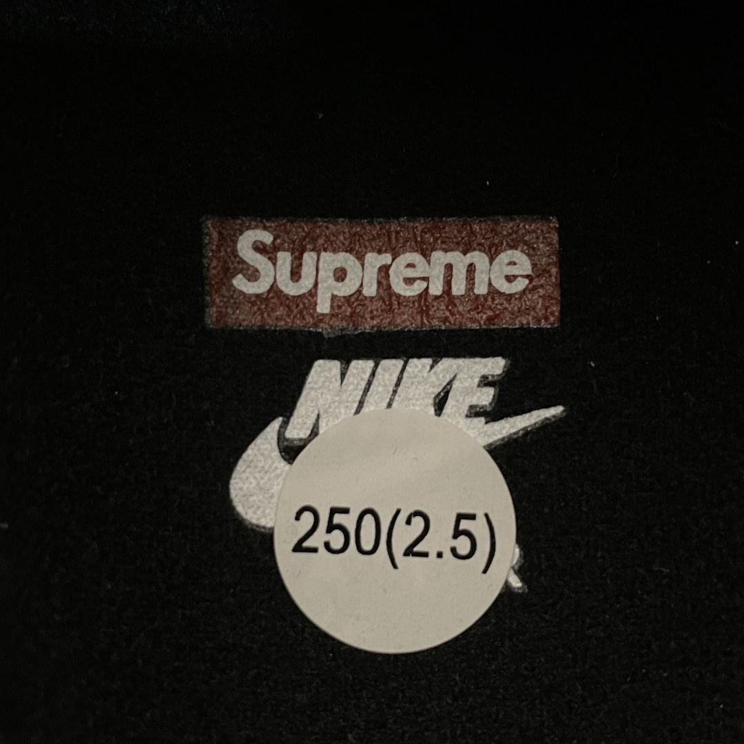 图片[8]-Supreme x NK Air Force 1 Low SUP联名款 空军一号低帮休闲板鞋 CU9225-002 原厂冲刀皮料切割干净 无任何毛边 打造纯正空军 全掌内置蜂窝气垫 原盒配件 原厂中底钢印、拉帮完美 全套原楦原模倾力打造完美版型 尺码：36 36.5 37.5 38 38.5 39 40 40.5 41 42 42.5 43 44 44.5 45 46 47.5-选品中心