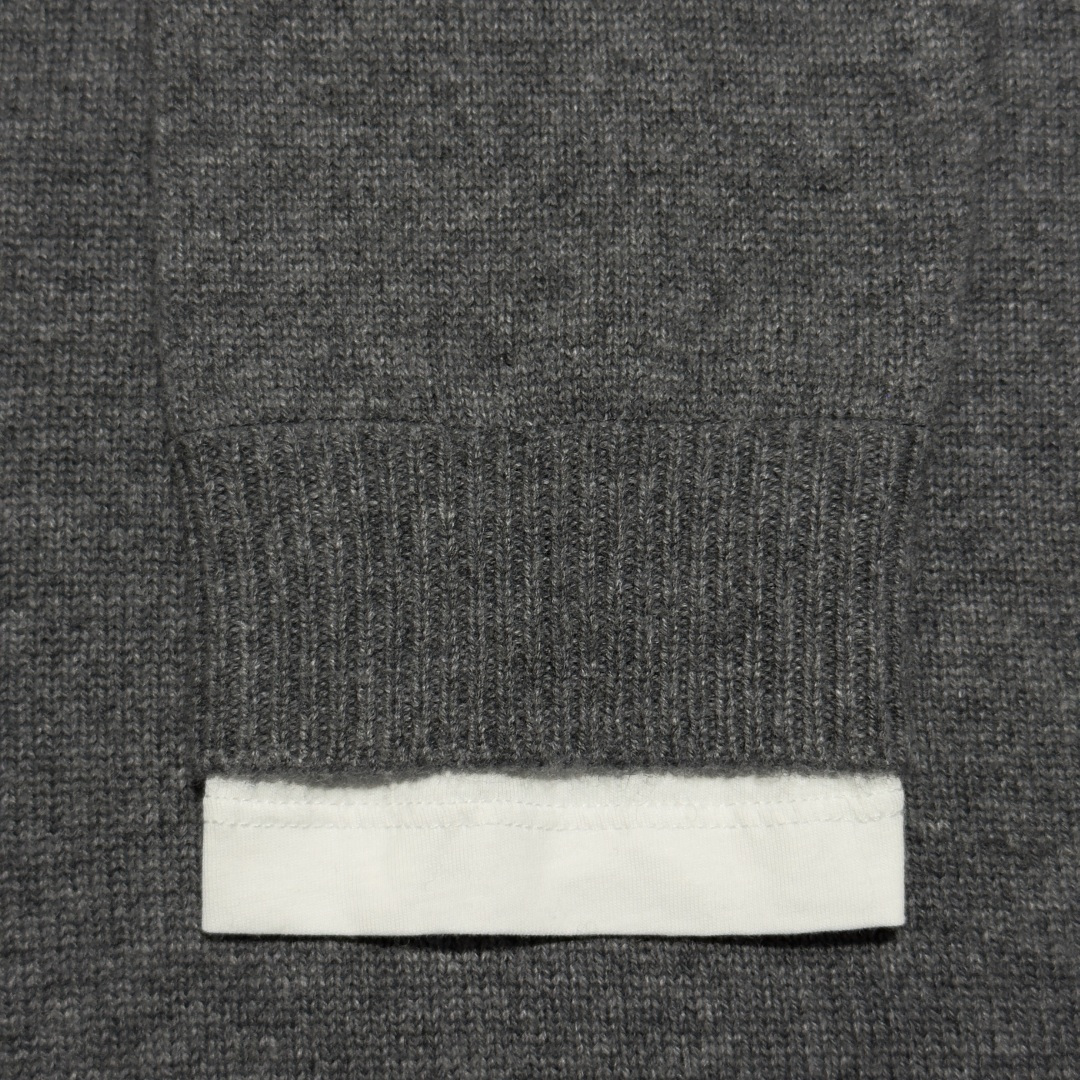 图片[6]-S# MiuMiu 缪缪 假两件拼接 羊绒毛衣 真正原版购回开发打版 高端零售专供 品质保证 100%放心出街 尺码：38 40 42 44-选品中心