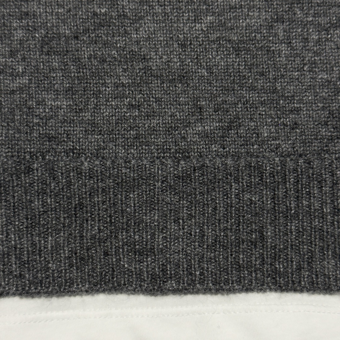 图片[8]-S# MiuMiu 缪缪 假两件拼接 羊绒毛衣 真正原版购回开发打版 高端零售专供 品质保证 100%放心出街 尺码：38 40 42 44-选品中心