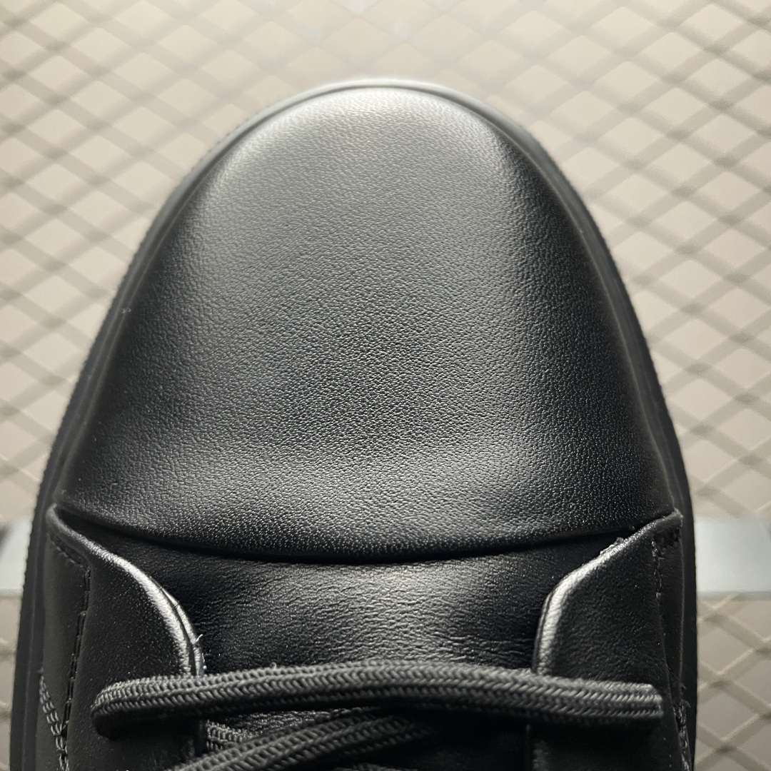 图片[7]-ECCO 爱步 柔酷7号系列 经典百搭低帮板鞋 470364 鞋面采用臻选牛皮 质感丰富，脚感柔软舒适 鞋面设有GORE-TEX防水薄膜 给你贴心防水保护 简约系带 贴合脚型 橡胶鞋底 轻盈柔韧，防滑耐磨 舒适耐穿 随享出行 休闲百搭 简约利落 尺码：38 39 40 41 42 43 44（皮鞋码）-选品中心