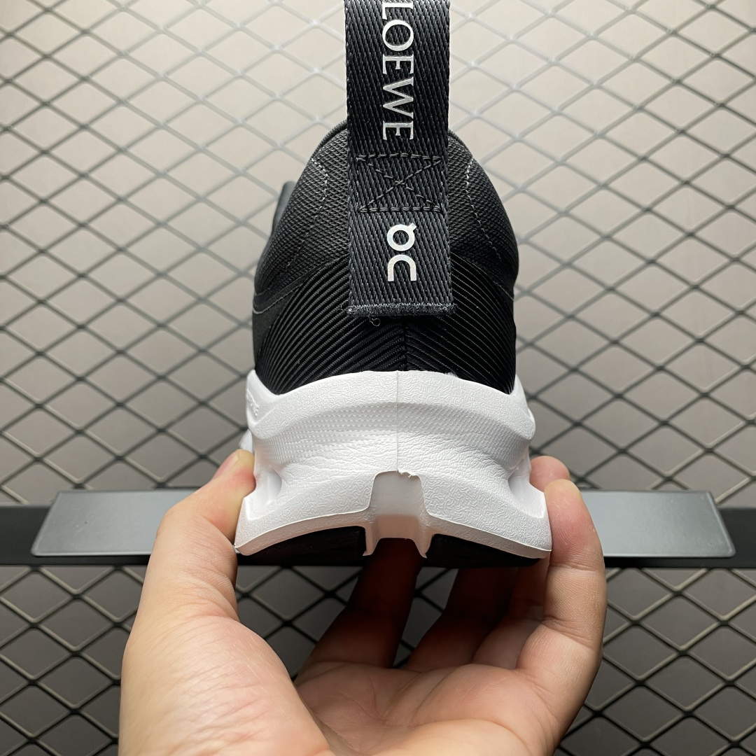 图片[2]-纯原版 Loewe x ON 罗意威昂跑联名 Cloudtilt 2.0 系列 M929282X17-1100 市售最高品质出货 全系列配色均原鞋购入开发打造 全新独立私模 高端零售 外贸平台充正品质 独家定制全套包装 内含防尘袋一个 注意：售后需完整退回 尺码：36 36.5 37 38 38.5 39 40 40.5 41 42 42.5 43 44 44.5 45 46-选品中心