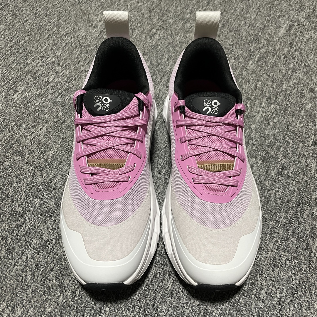 纯原版 Loewe x ON 罗意威昂跑联名 Cloudtilt 2.0 系列 L929282X17 市售最高品质出货 全系列配色均原鞋购入开发打造 全新独立私模 高端零售 外贸平台充正品质 独家定制全套包装 内含防尘袋一个 注意：售后需完整退回 尺码：36 36.5 37 38 38.5 39-选品中心