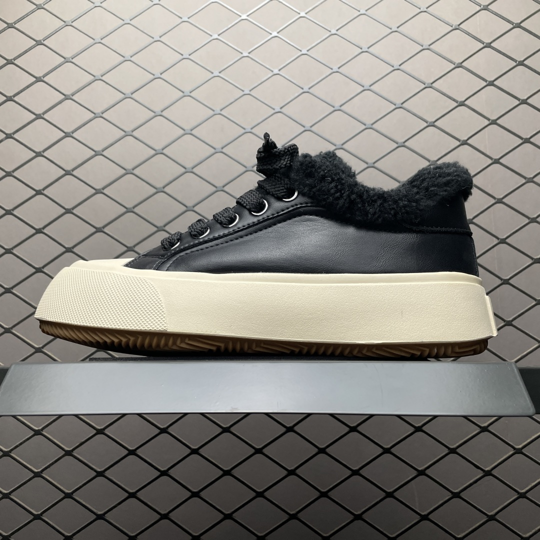 GG-CC赵露思 秋冬加绒裤雪地靴毛毛鞋 秋冬保暖好物 真羊毛加绒魔术贴板鞋 真羊毛内里 轻便舒适 非假绒 冬季保暖外出 家居都是很适合的选择 4.5cm增高 橡胶大底!耐磨秒变大长腿 尺码：35 36 37 38 39 40-选品中心